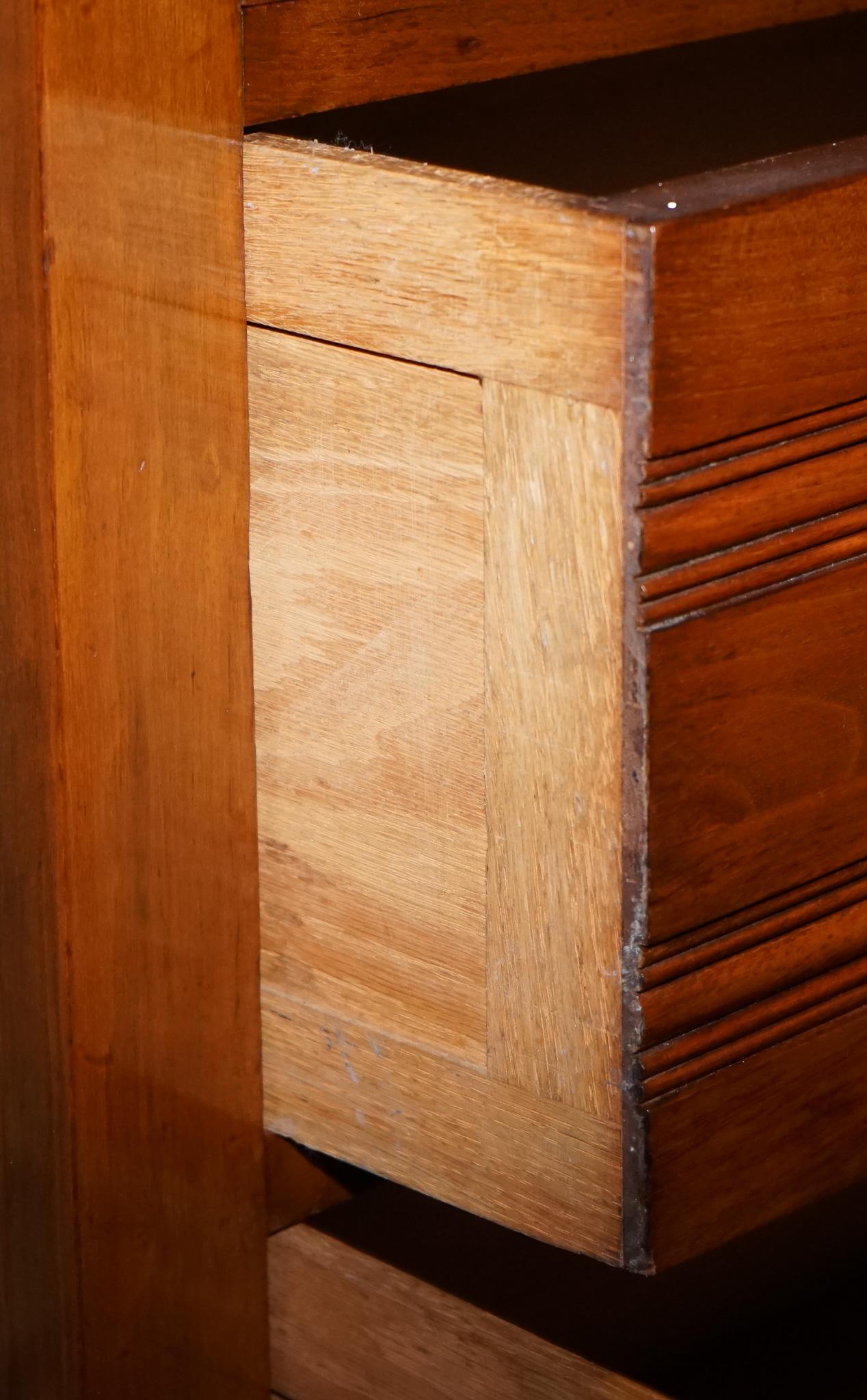 ANTICO 1904 ARTS & CRAFTS PERIODO CASSETTIERA FATTA DA HARRIS LEBUS in vendita 1