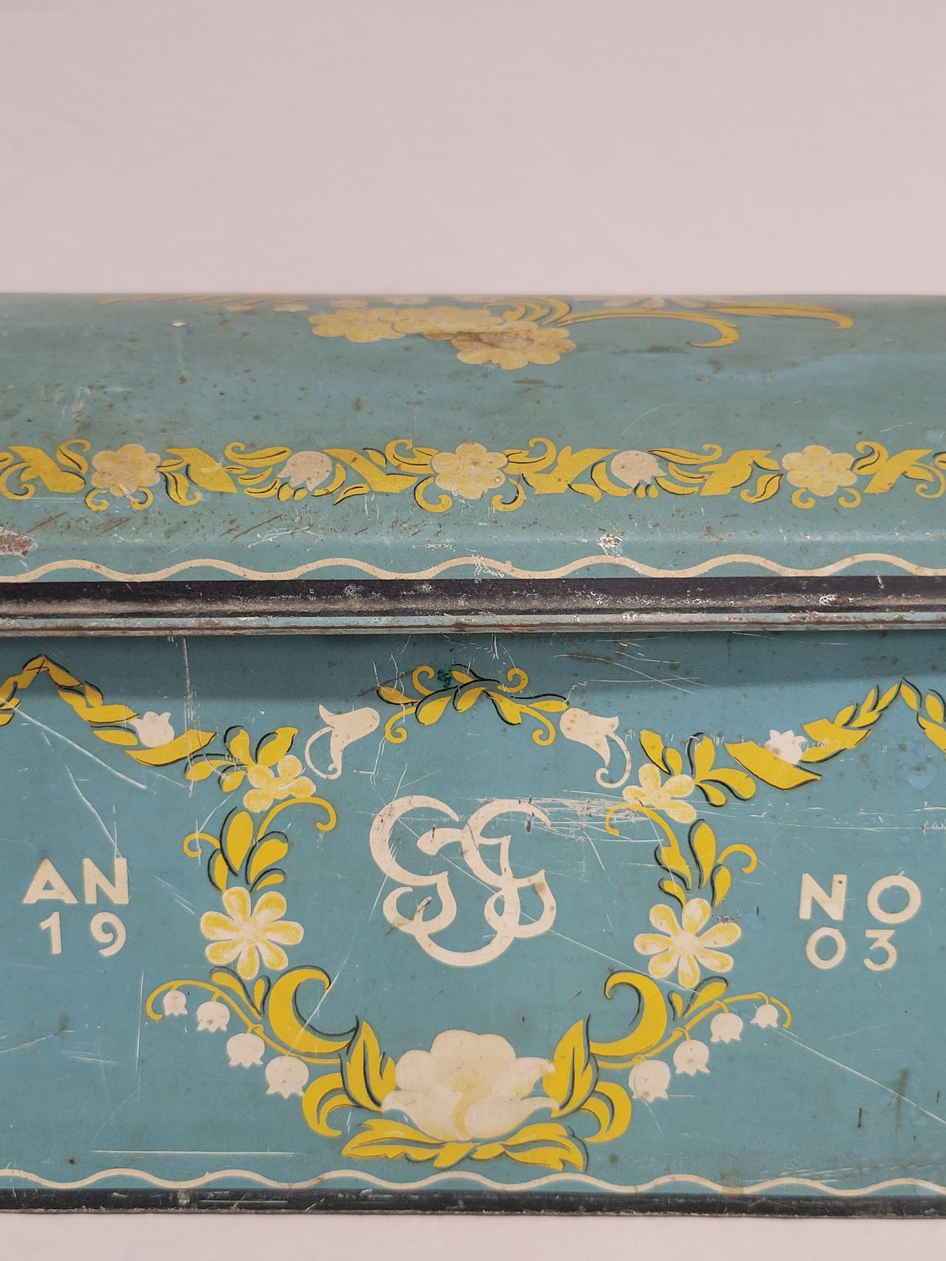 Antique 1904 Swedish Large Chocolate Tin In Good Condition For Sale In Centennial, CO