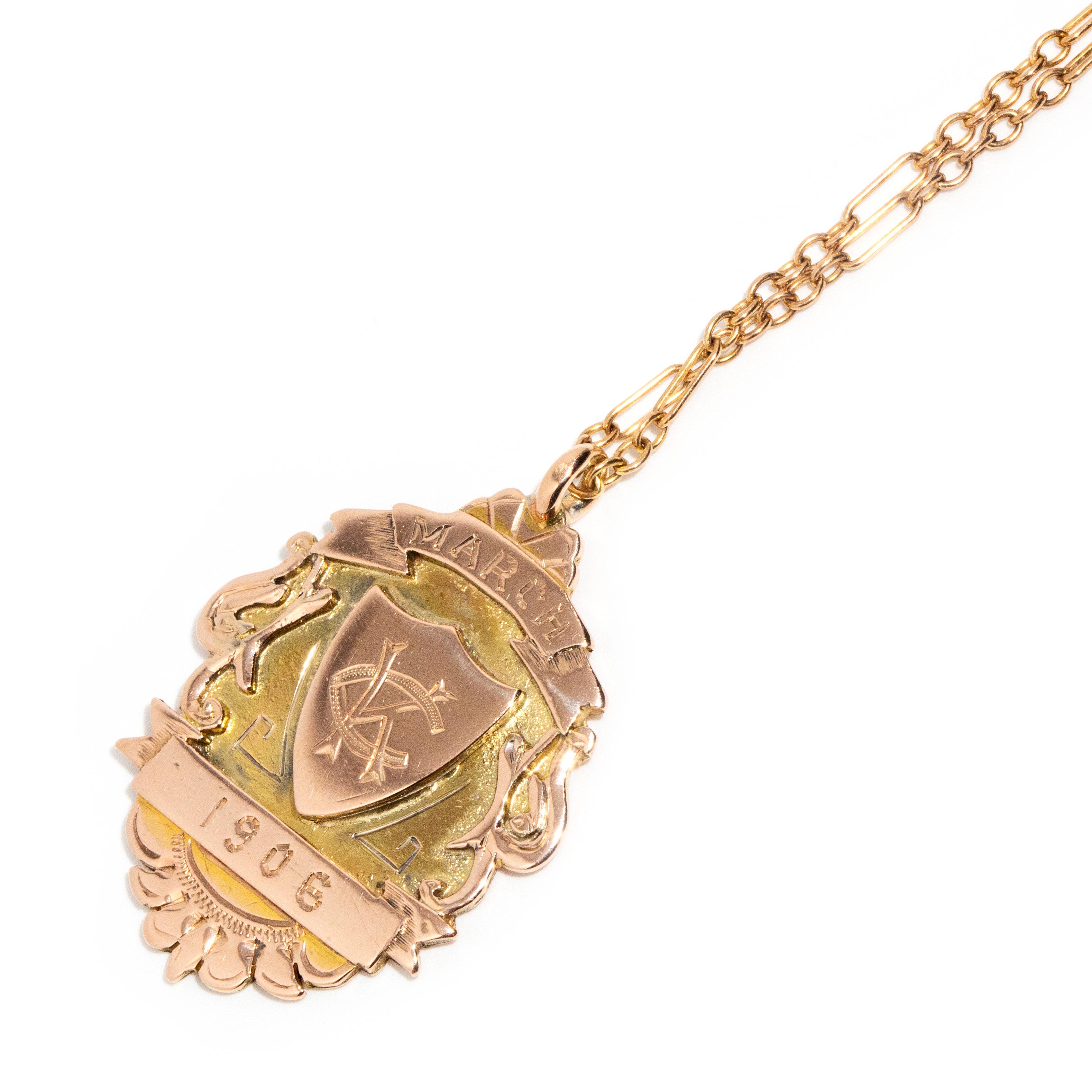 Édouardien Pendentif édouardien ancien en forme de bouclier en or jaune 9 carats et chaîne Figaro, 1906