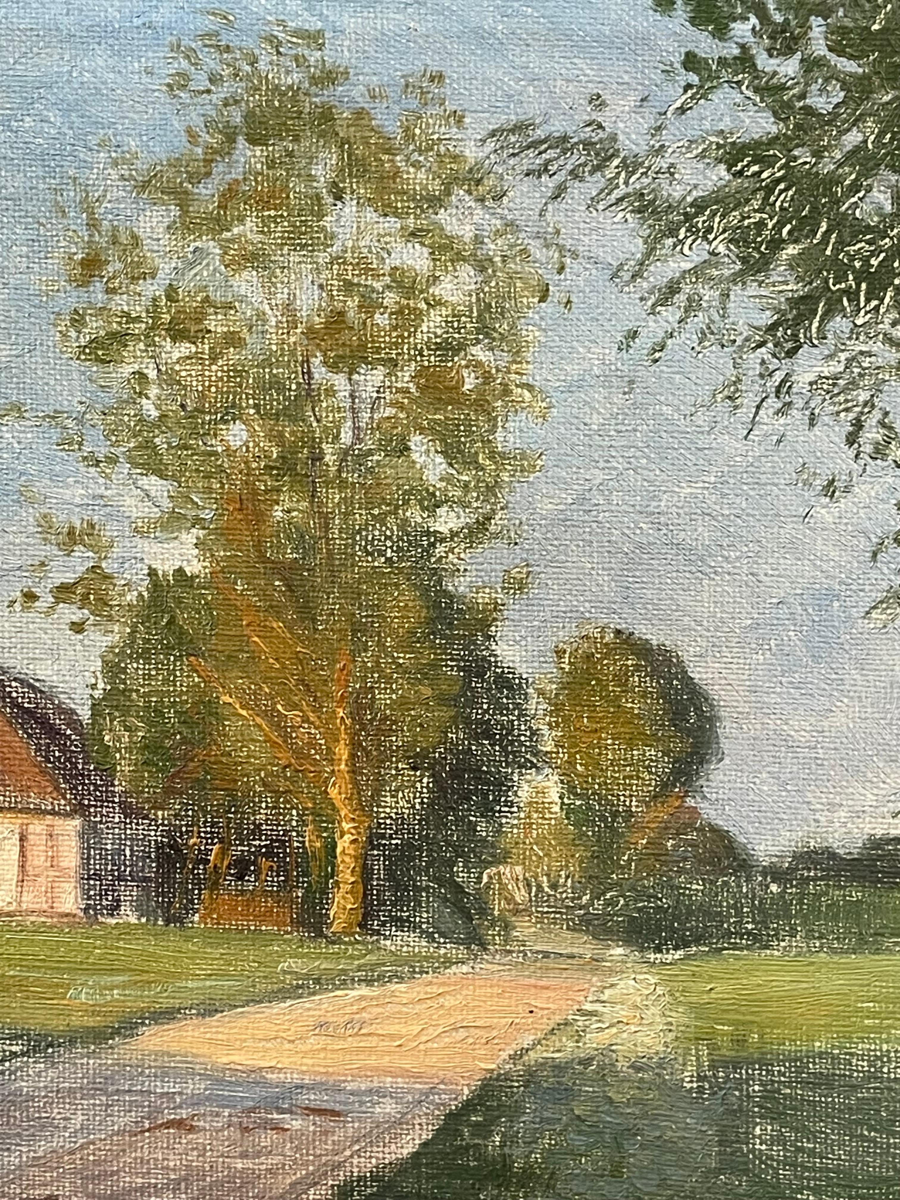 Antikes dänisches Ölgemälde von 1909, das ein Haus an einer unbefestigten Straße in grüner Landschaft zeigt (Gemalt) im Angebot