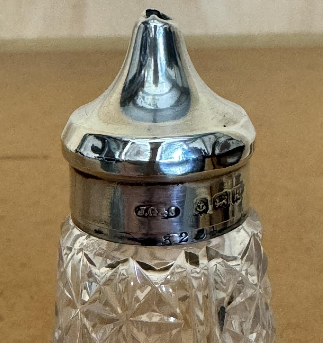 ANTIQUE 1909 JOHN GRINSELL & SONS STERLING SiLVER CUT GLASS CRYSTAL SALT SHAKER For Sale 3