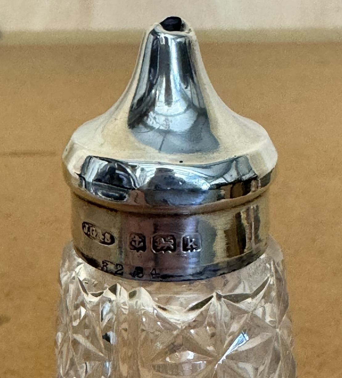 ANTIQUE 1909 JOHN GRINSELL & SONS STERLING SiLVER CUT GLASS CRYSTAL SALT SHAKER For Sale 4