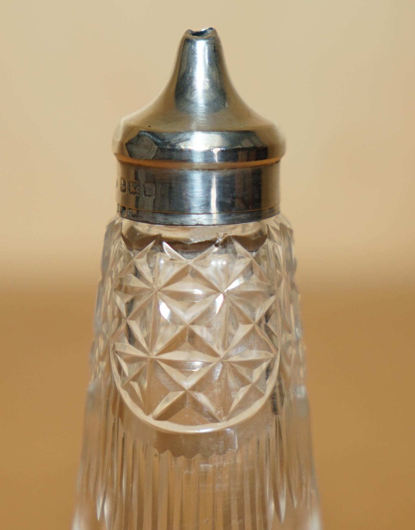 ANTIQUE 1909 JOHN GRINSELL & SONS STERLING SiLVER CUT GLASS CRYSTAL SALT SHAKER In Good Condition For Sale In West Sussex, Pulborough