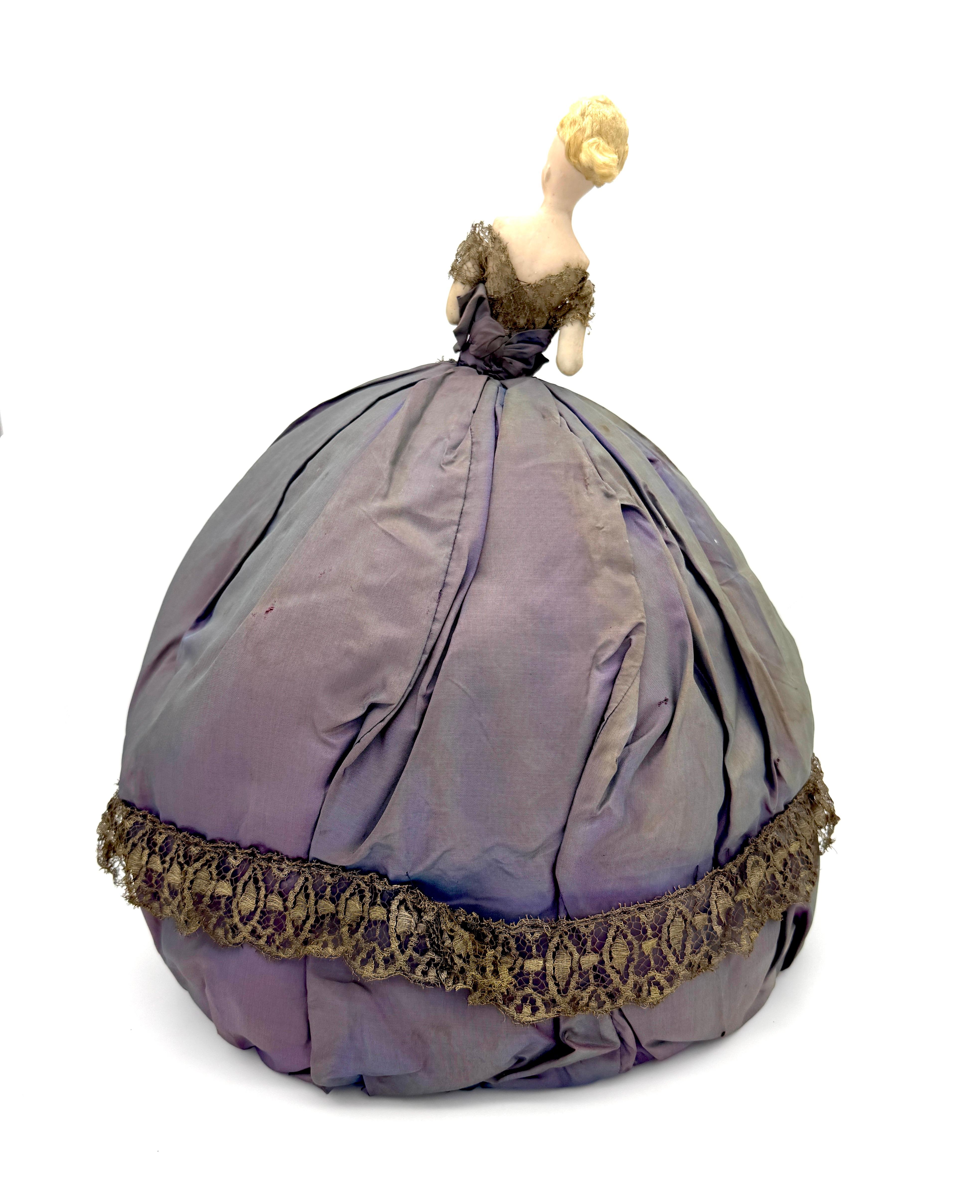 Antiguo 1910 Belle Époque Bisque Porcelana Muñeca Tea Cozy en Estado Original Europeo en venta