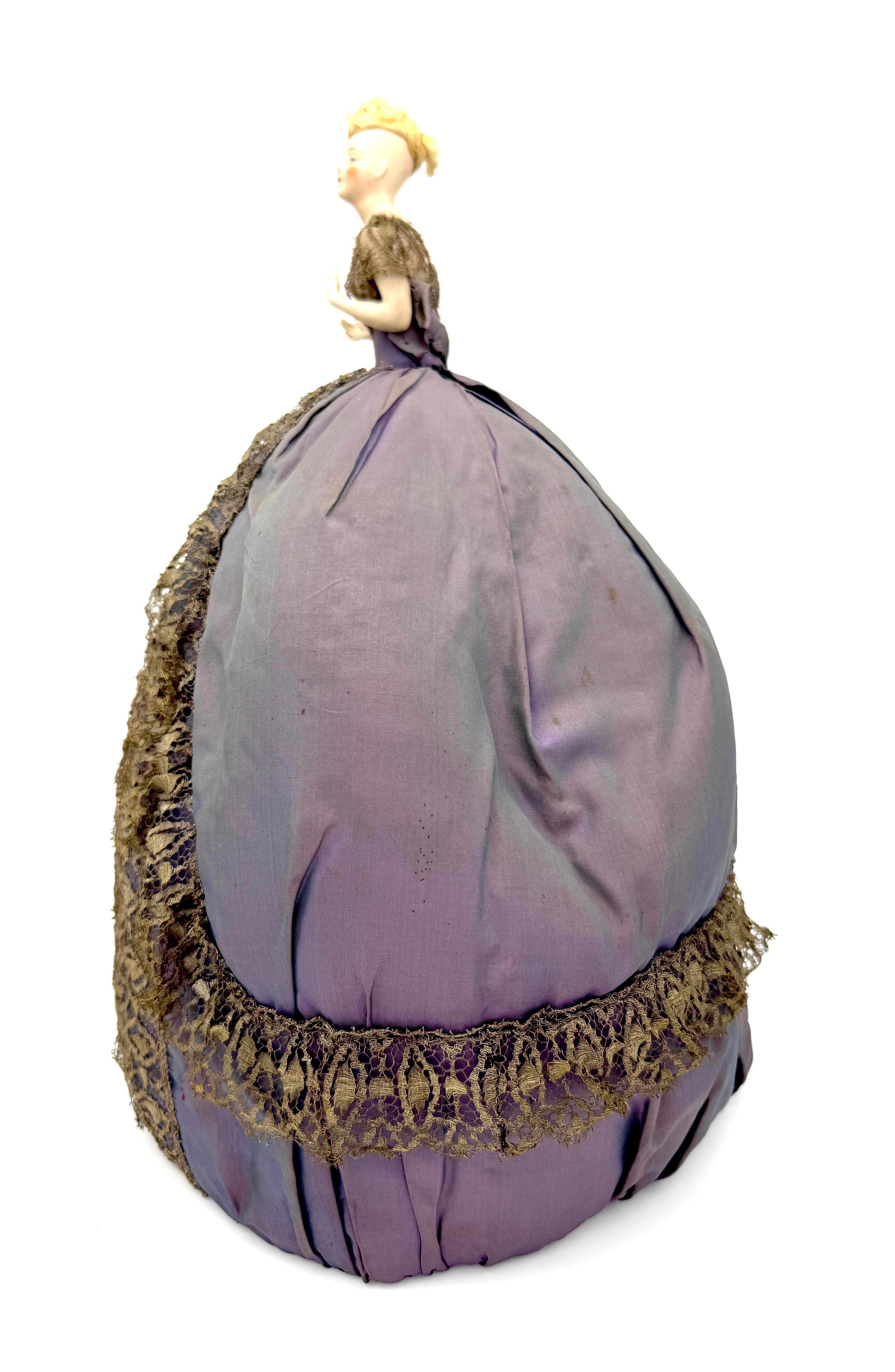 Antiguo 1910 Belle Époque Bisque Porcelana Muñeca Tea Cozy en Estado Original Pintado en venta