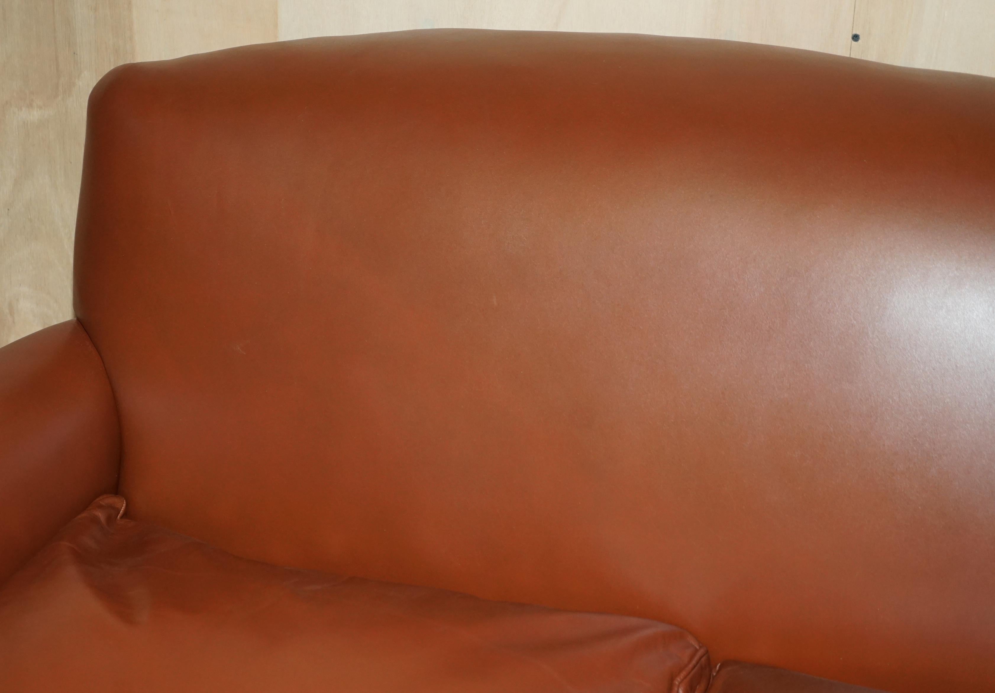 Fait main Ancien canapé club édouardien en cuir marron de 1910 avec coussins de siège remplis de plumes en vente