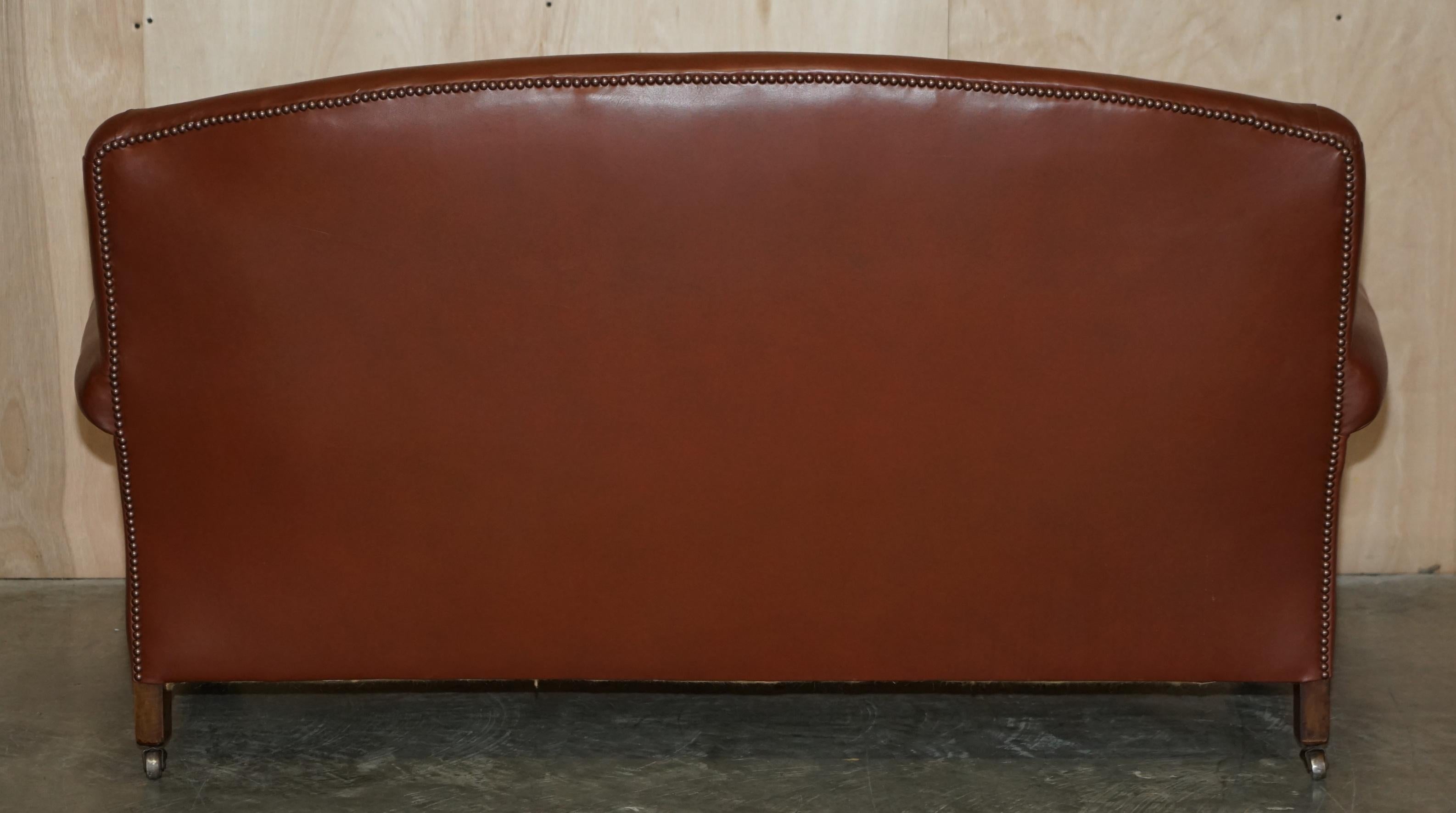 Ancien canapé club édouardien en cuir marron de 1910 avec coussins de siège remplis de plumes en vente 2
