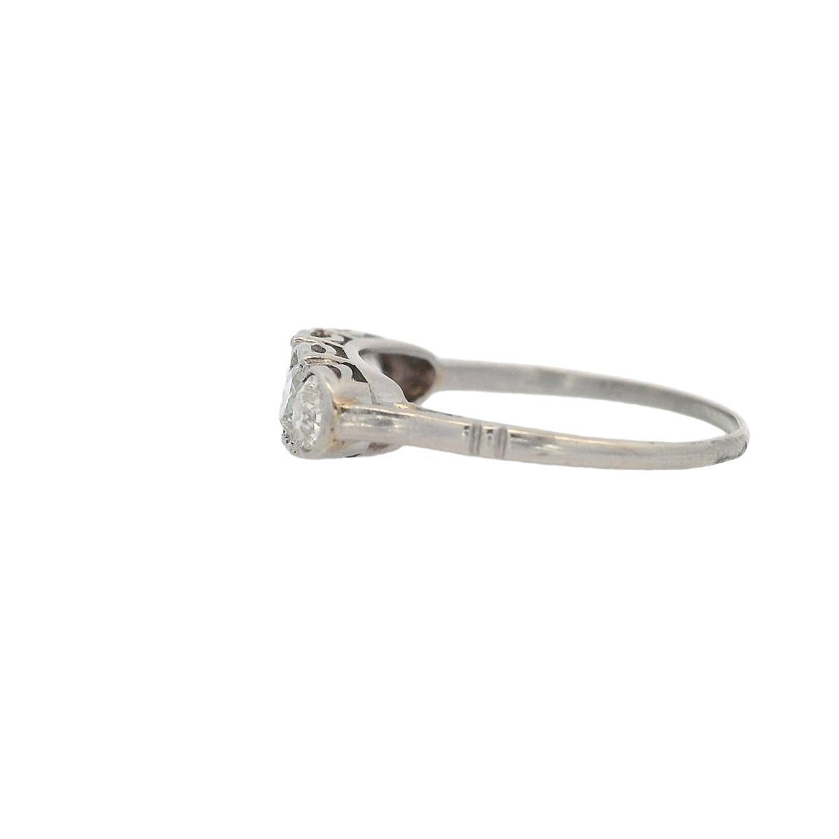Taille vieille mine Bague ancienne 1910 en or blanc 18 carats avec diamants en vente