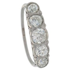 Antiker 1910 Fünf Steine Ring aus 18 Karat Weißgold mit Diamanten