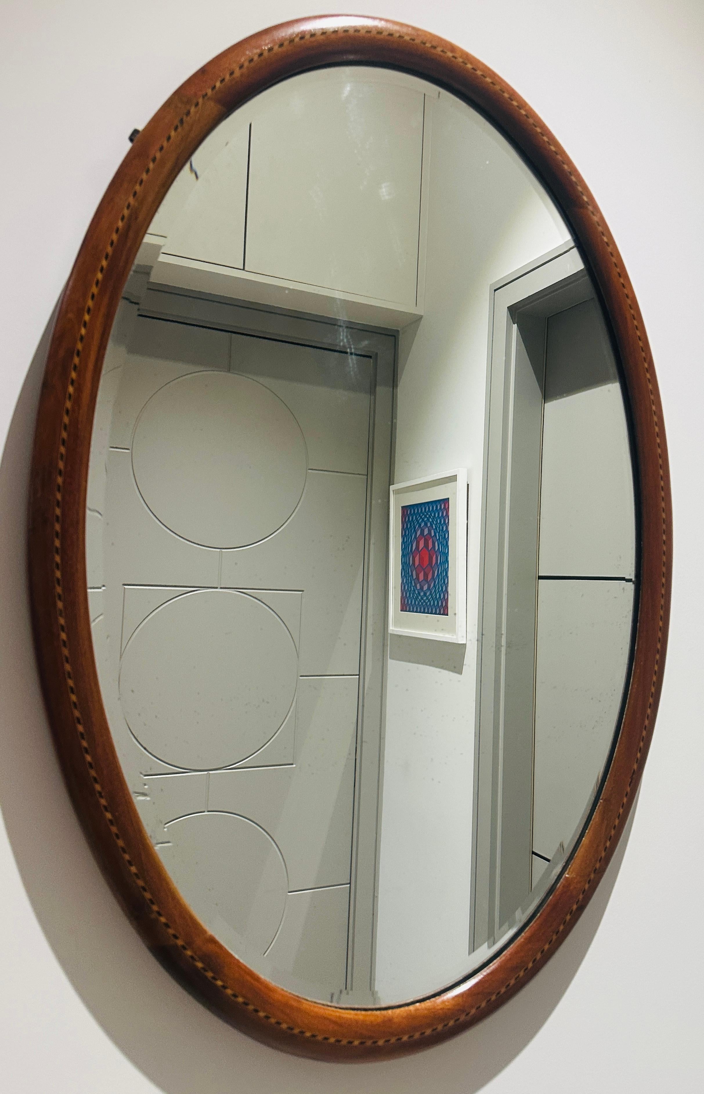 Britannique Antique 1910 Late Edwardian Mahogany & Marquetry Inlay Oval Bevelled Mirror en vente
