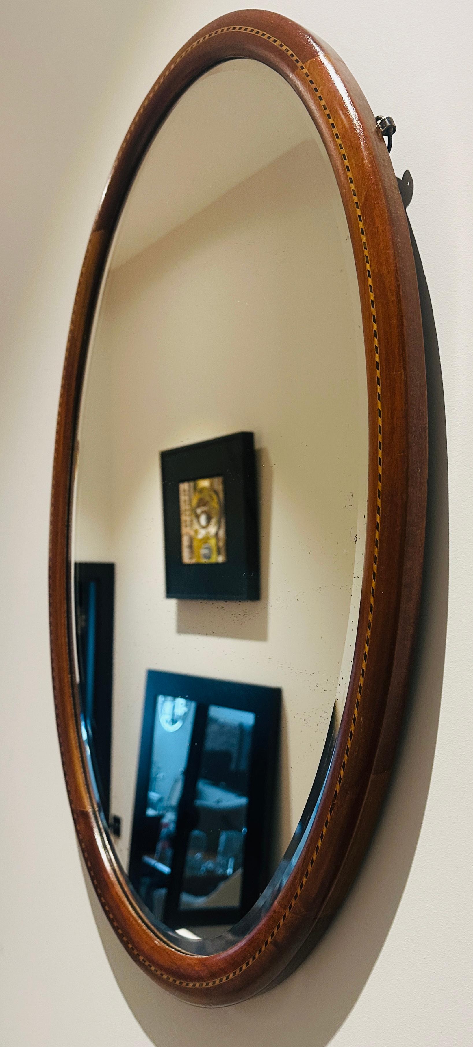 Début du 20ème siècle Antique 1910 Late Edwardian Mahogany & Marquetry Inlay Oval Bevelled Mirror en vente