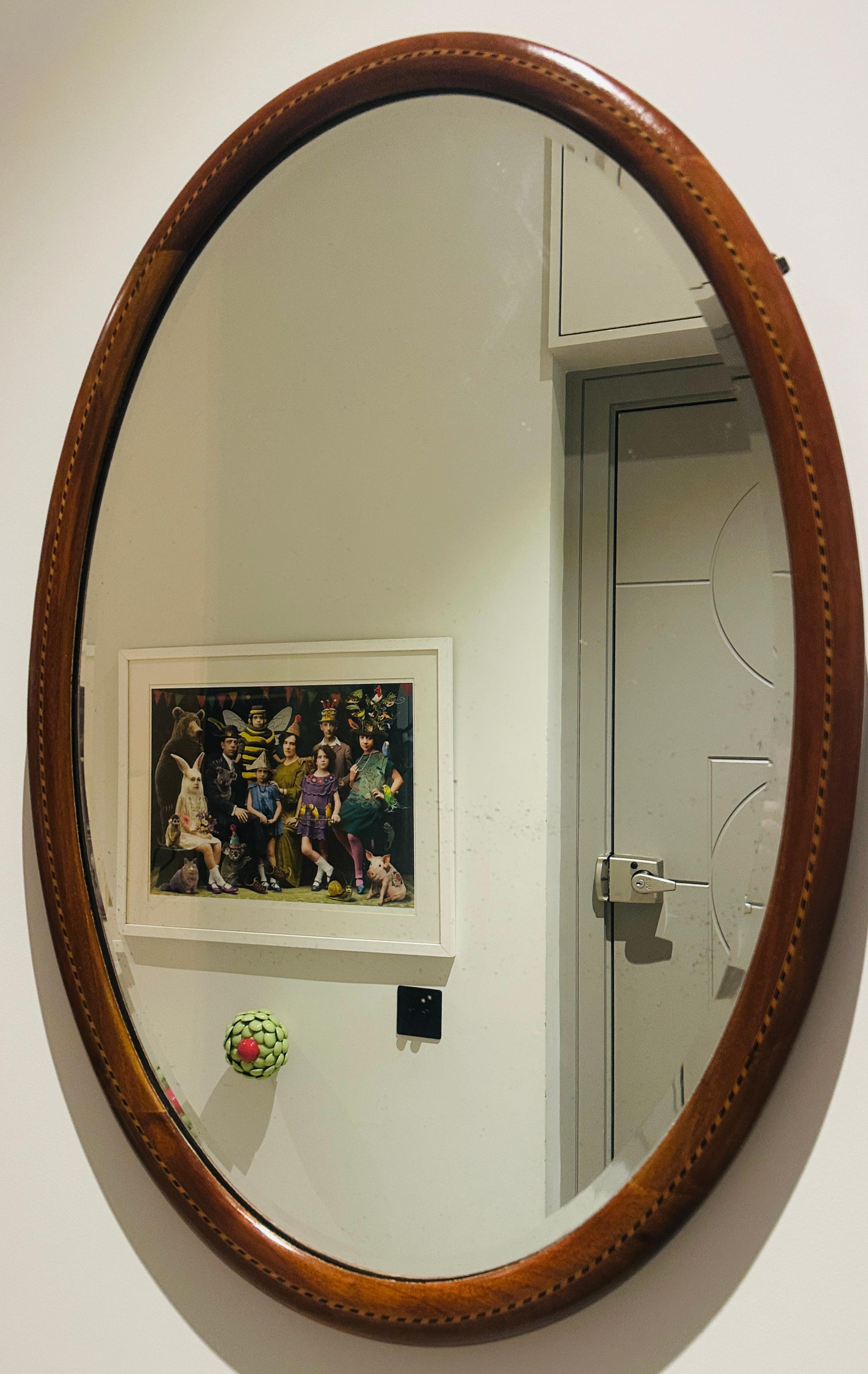 Métal Antique 1910 Late Edwardian Mahogany & Marquetry Inlay Oval Bevelled Mirror en vente
