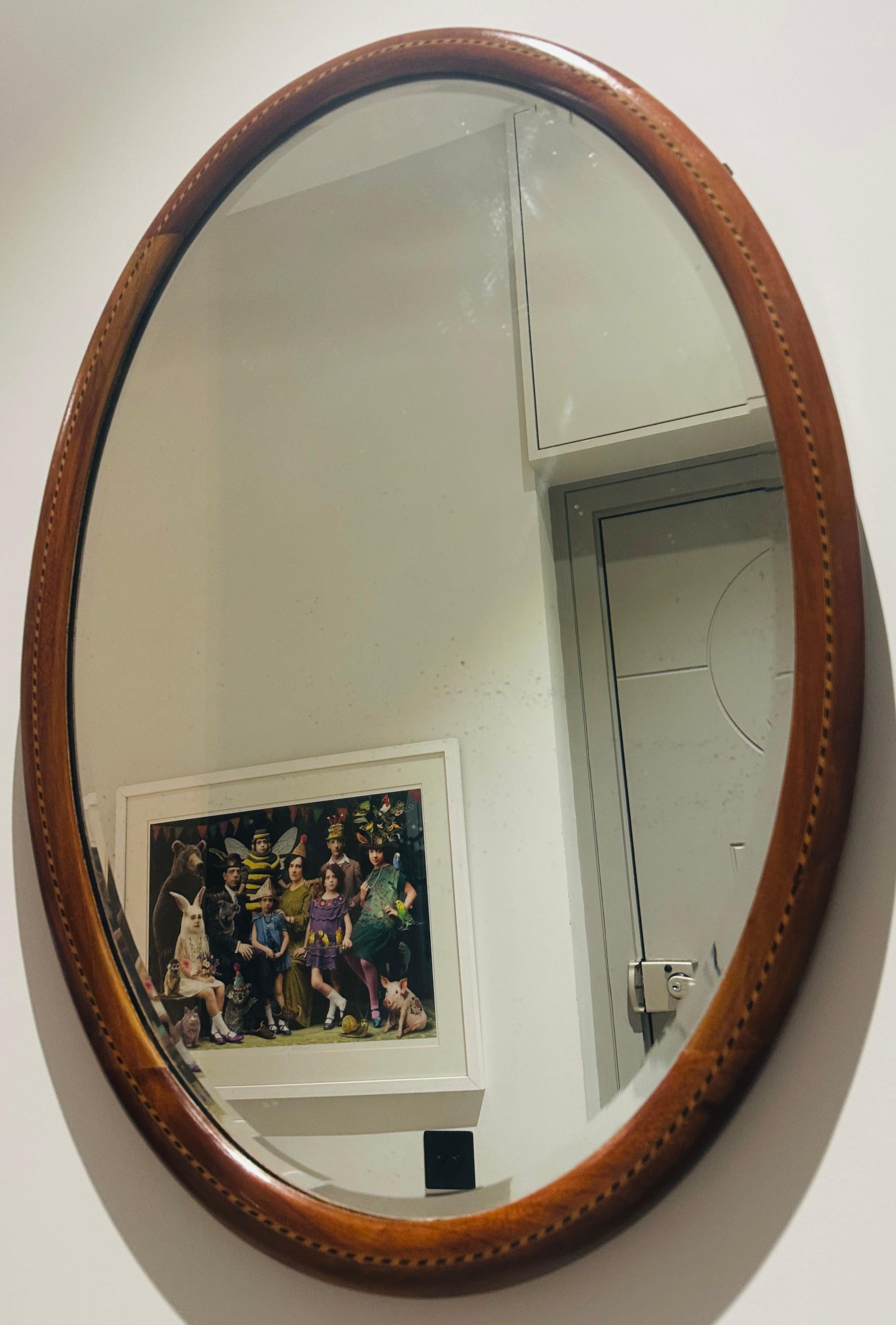 Antique 1910 Late Edwardian Mahogany & Marquetry Inlay Oval Bevelled Mirror en vente 1