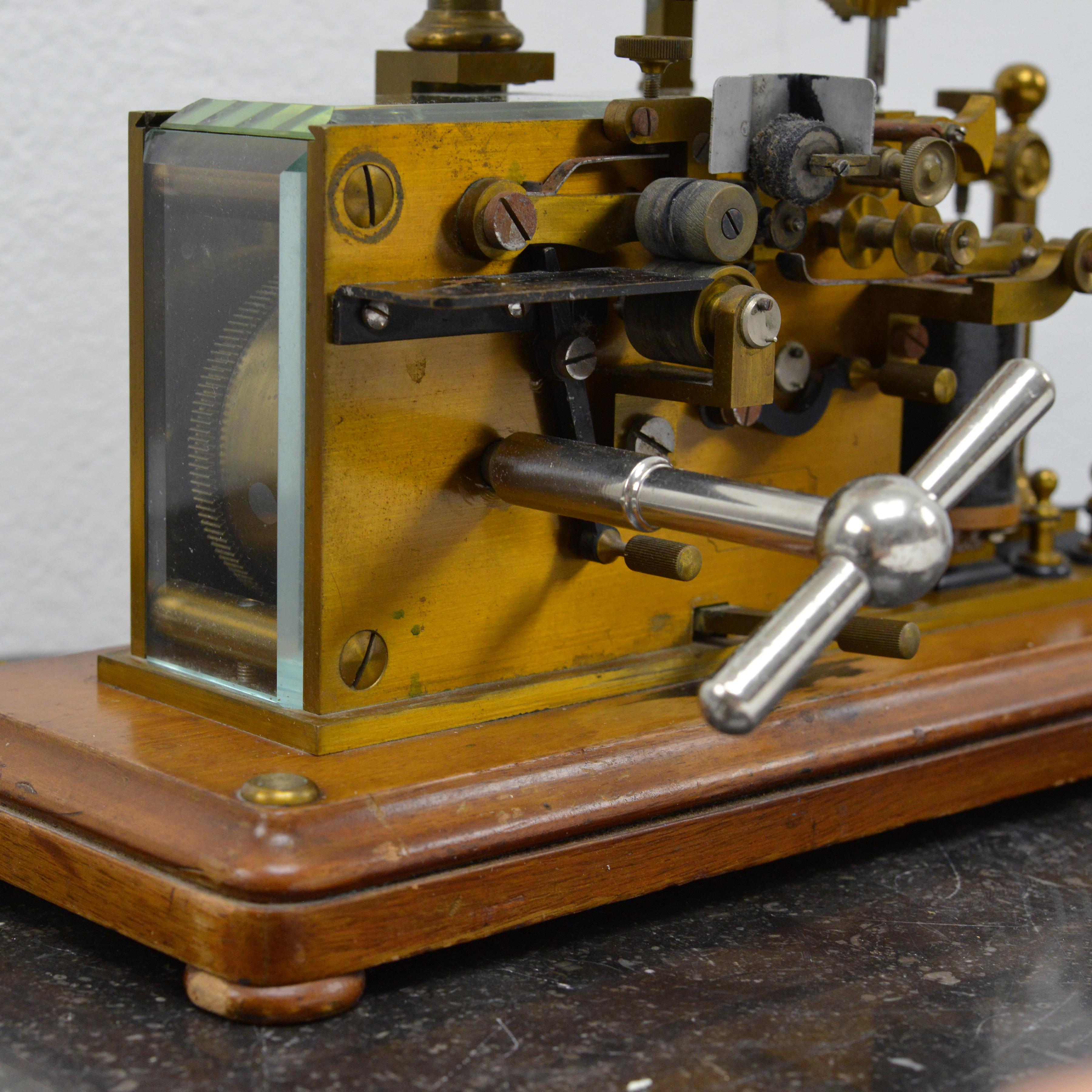 20ième siècle Registre télégraphique Morse LM Ericsson 1910 ancien, complet, en acajou et laiton en vente