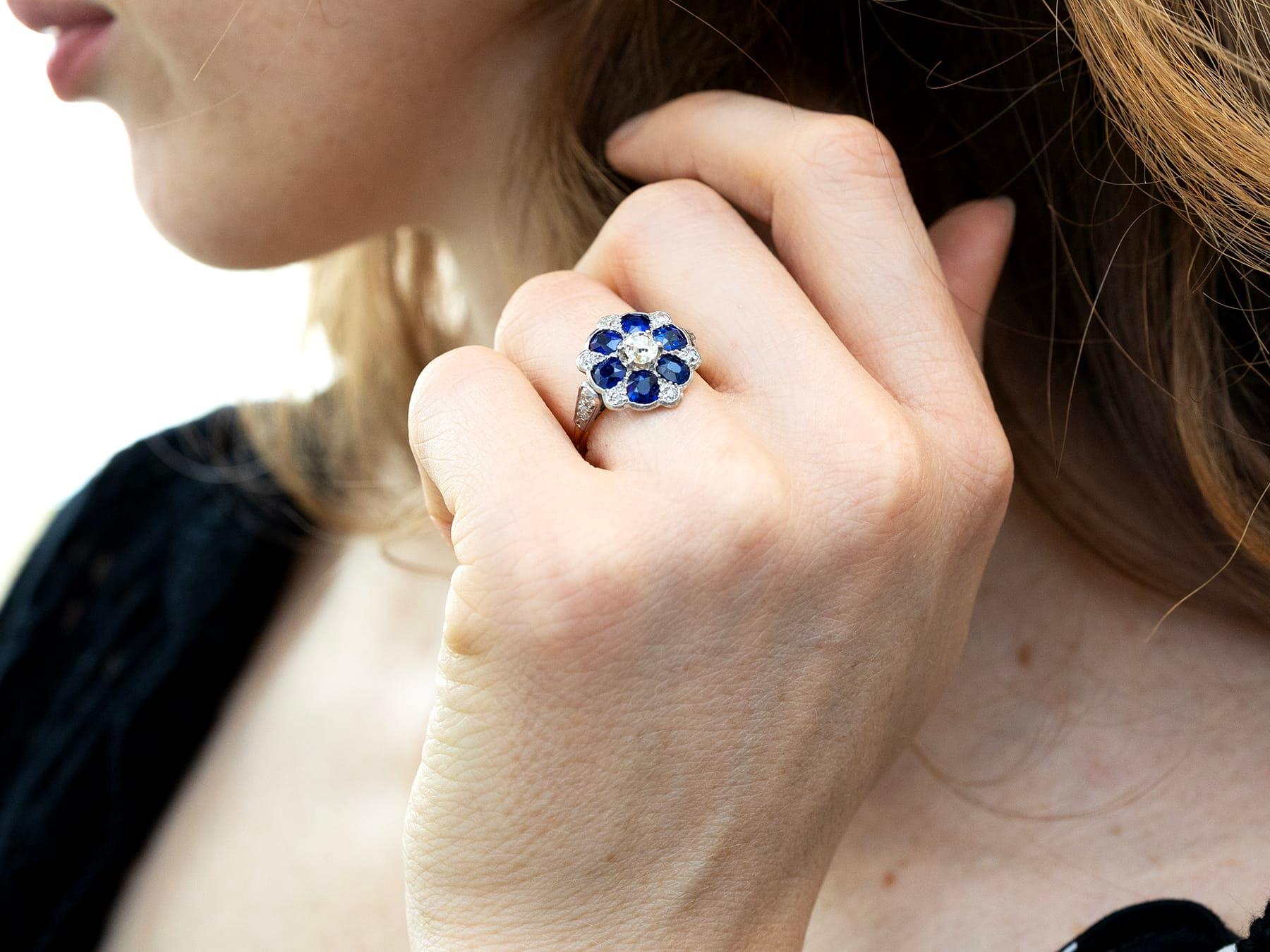 Antiker 1910er Jahre Gelbgoldring mit 1,38 Karat Saphir und Diamant (Rundschliff) im Angebot