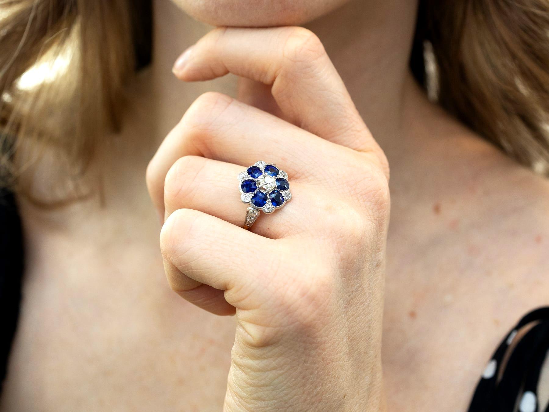 Antiker 1910er Jahre Gelbgoldring mit 1,38 Karat Saphir und Diamant im Zustand „Hervorragend“ im Angebot in Jesmond, Newcastle Upon Tyne