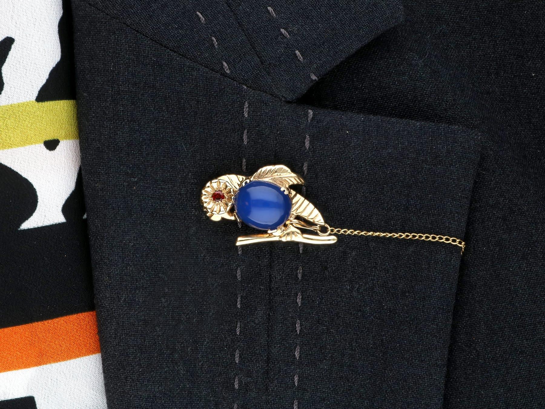 Antique 1910s 2.94ct Dyed Quartz and Hessonite Garnet Yellow Gold Bird Brooch For Sale 4