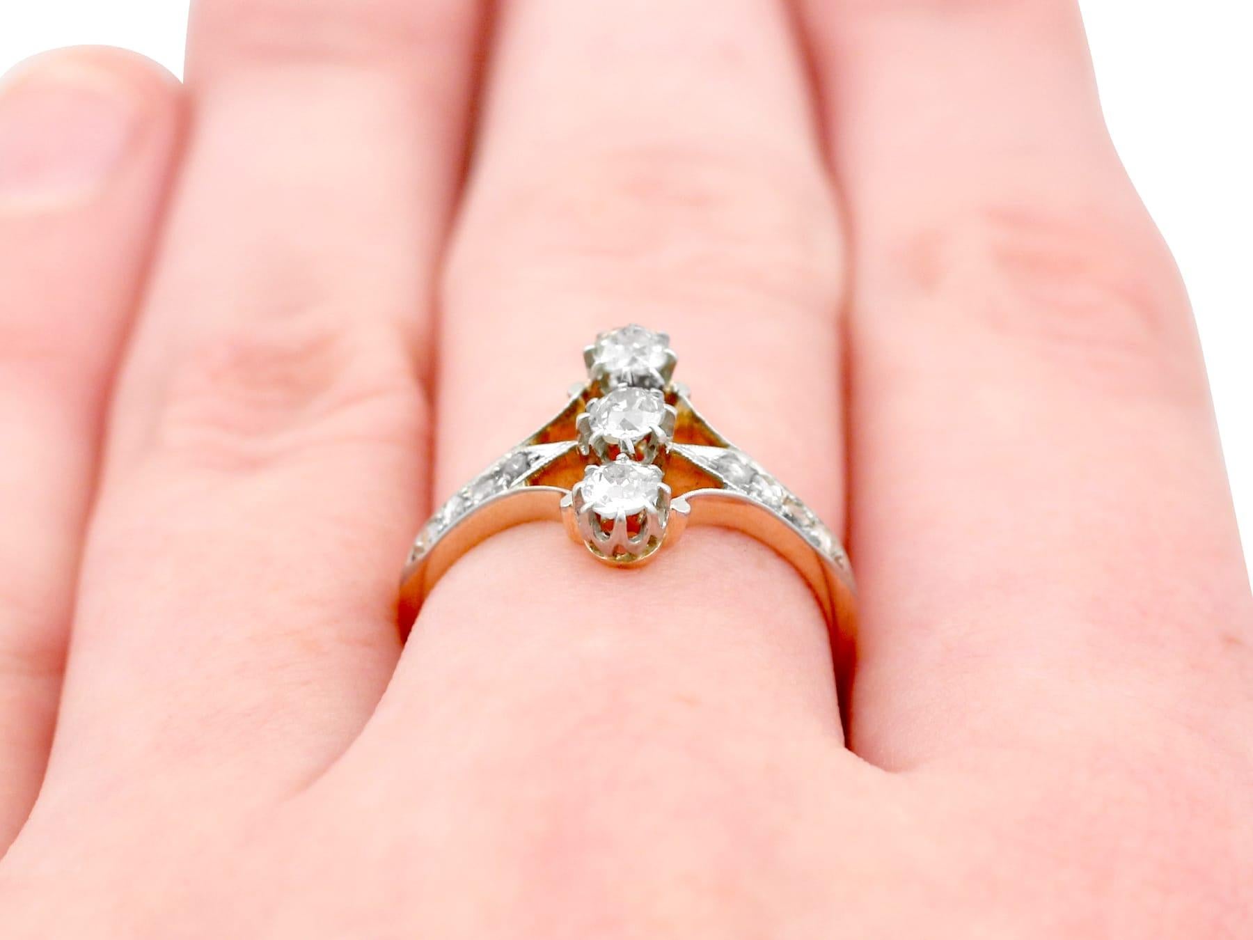 Antiquities 1910s Diamond and Rose Gold Trilogy Ring (Bague trilogie en or rose et diamant) en vente 5