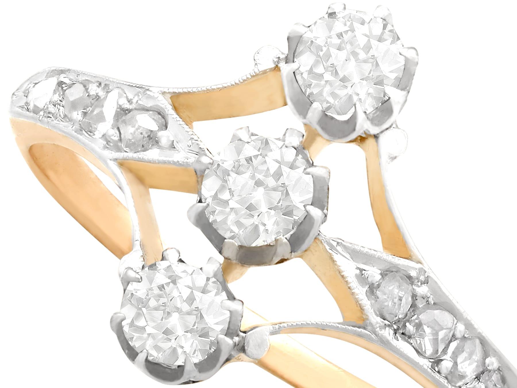 Antiker 1910er Diamant und Rose Gold Trilogie Ring (Alteuropäischer Schliff) im Angebot