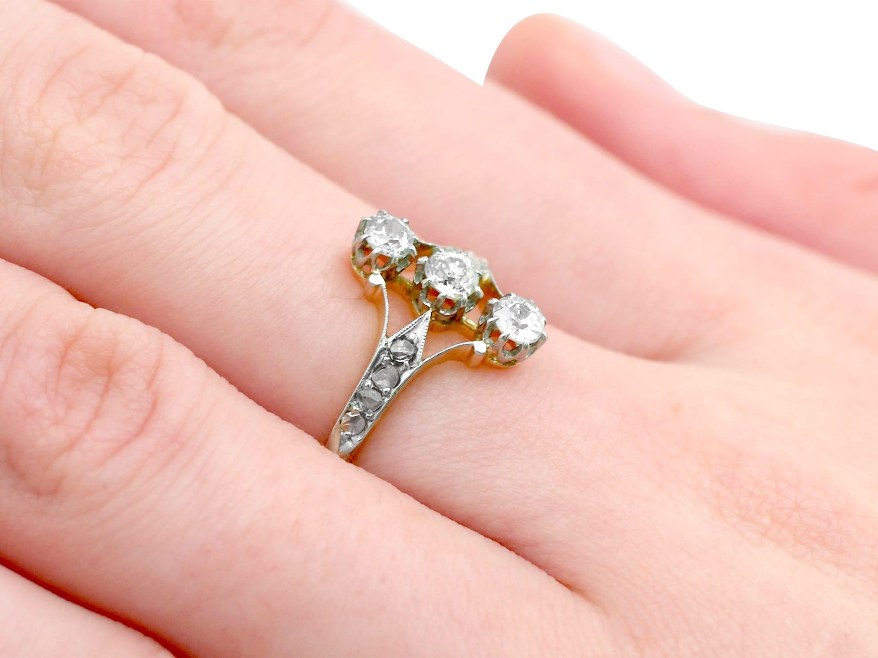 Antiquities 1910s Diamond and Rose Gold Trilogy Ring (Bague trilogie en or rose et diamant) en vente 4