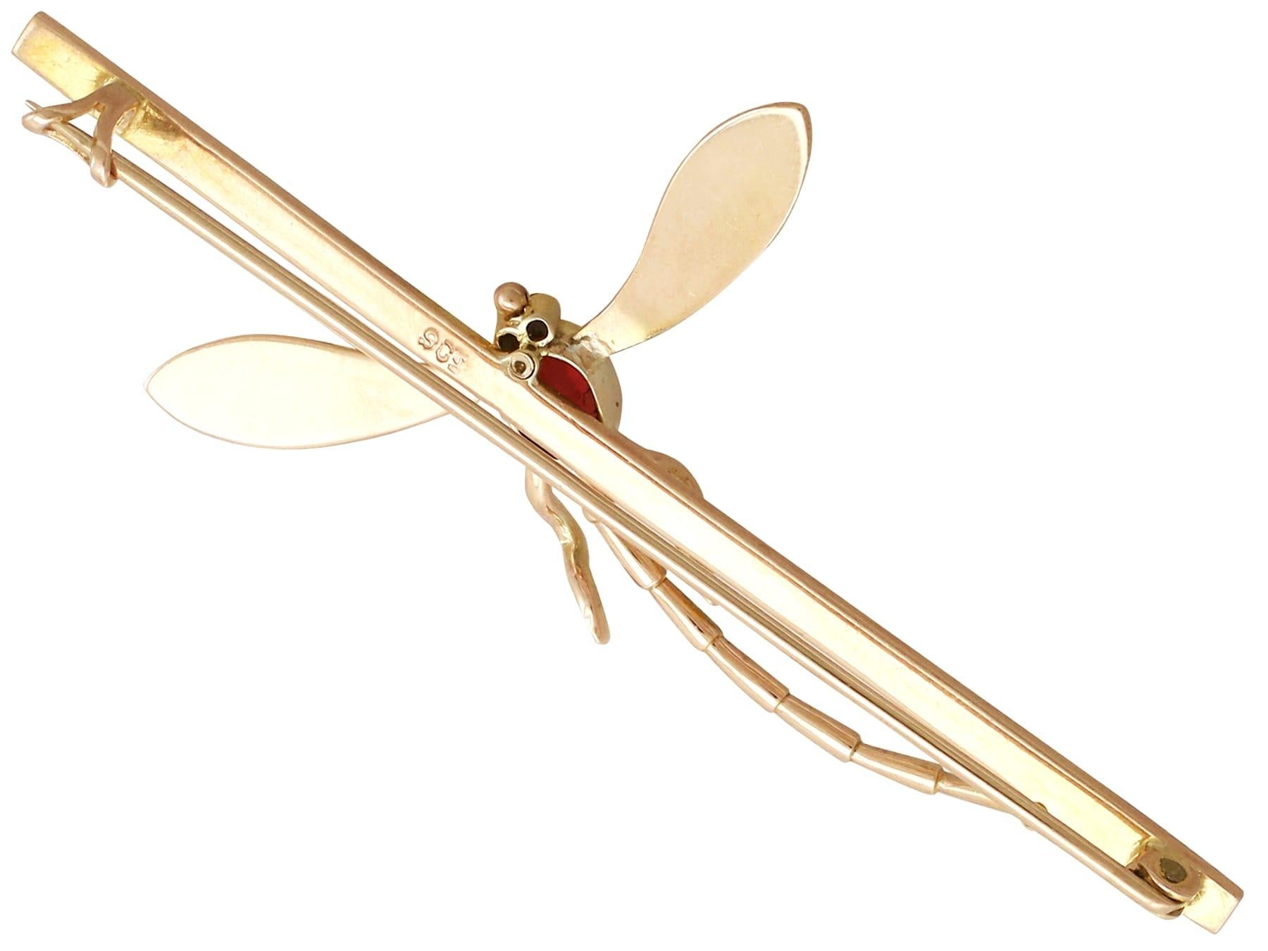 Women's or Men's Antique 1910s Emerald and Garnet Yellow Gold Dragonfly Brooch For Sale