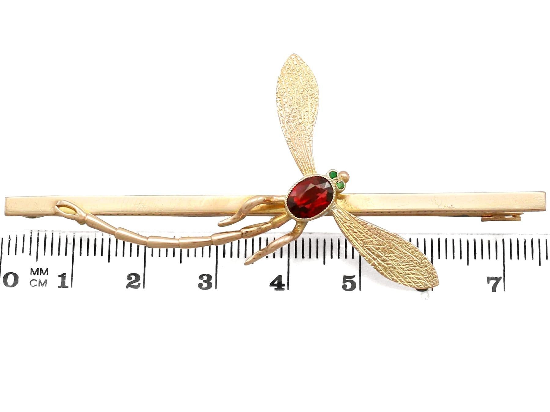 Antique 1910s Emerald and Garnet Yellow Gold Dragonfly Brooch For Sale 3