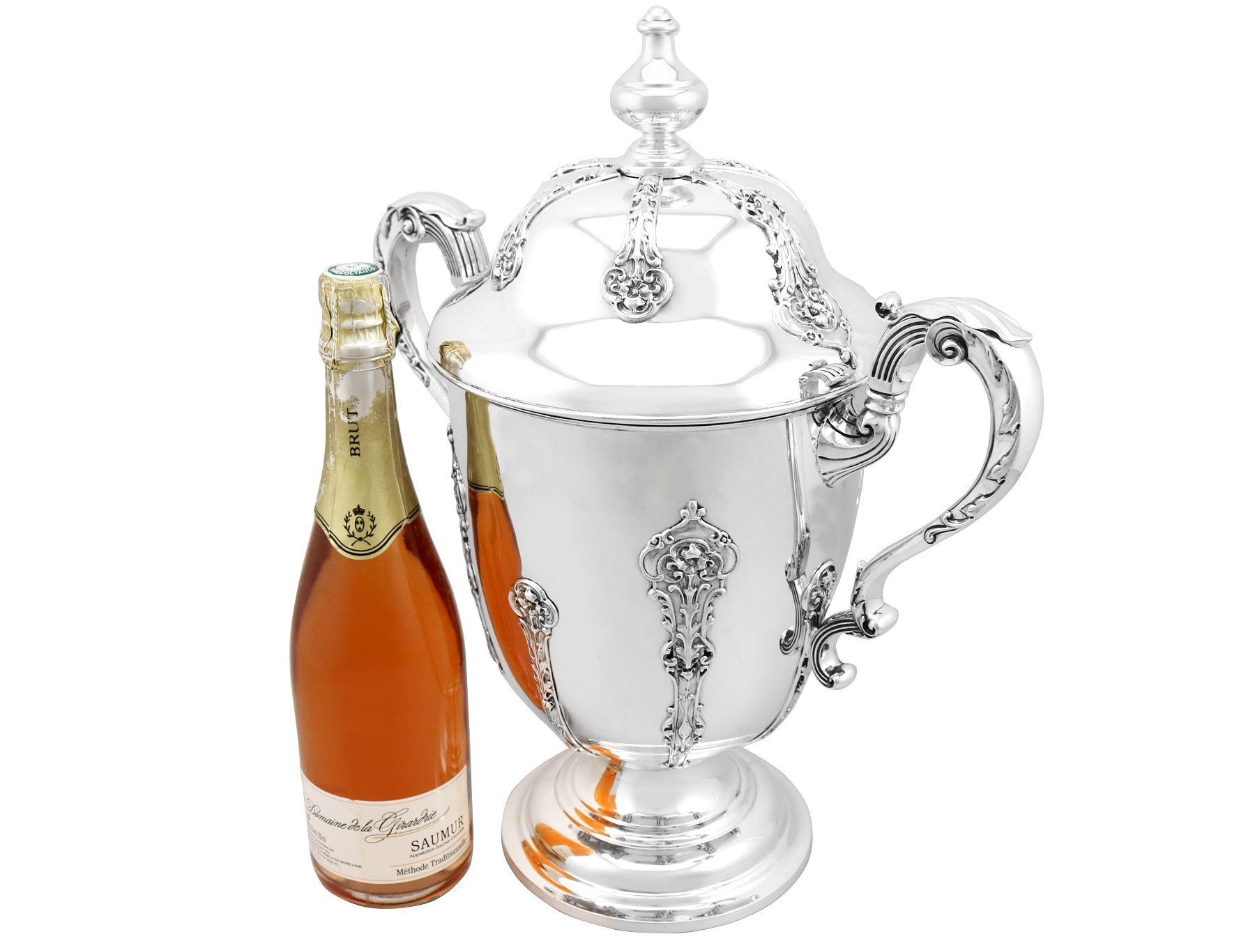 A magnificent, fine and impressive, large antique George V English sterling silver presentation cup with cover made by goldsmiths and silversmiths Co Ltd; an addition to our presentation silverware collection.

This exceptional antique sterling