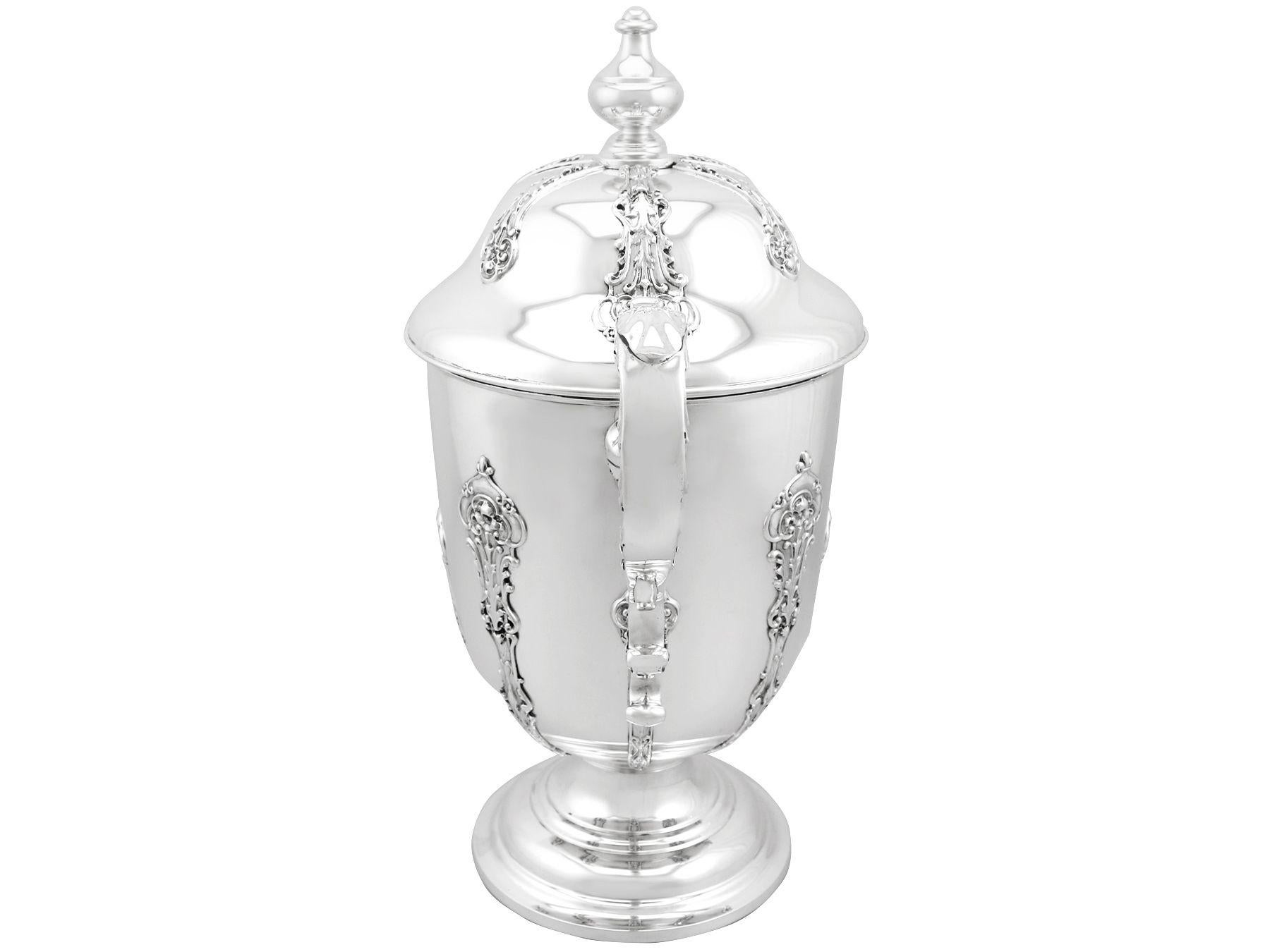 Antique 1910s Sterling Silver Presentation Cup and Cover In Excellent Condition In Jesmond, Newcastle Upon Tyne