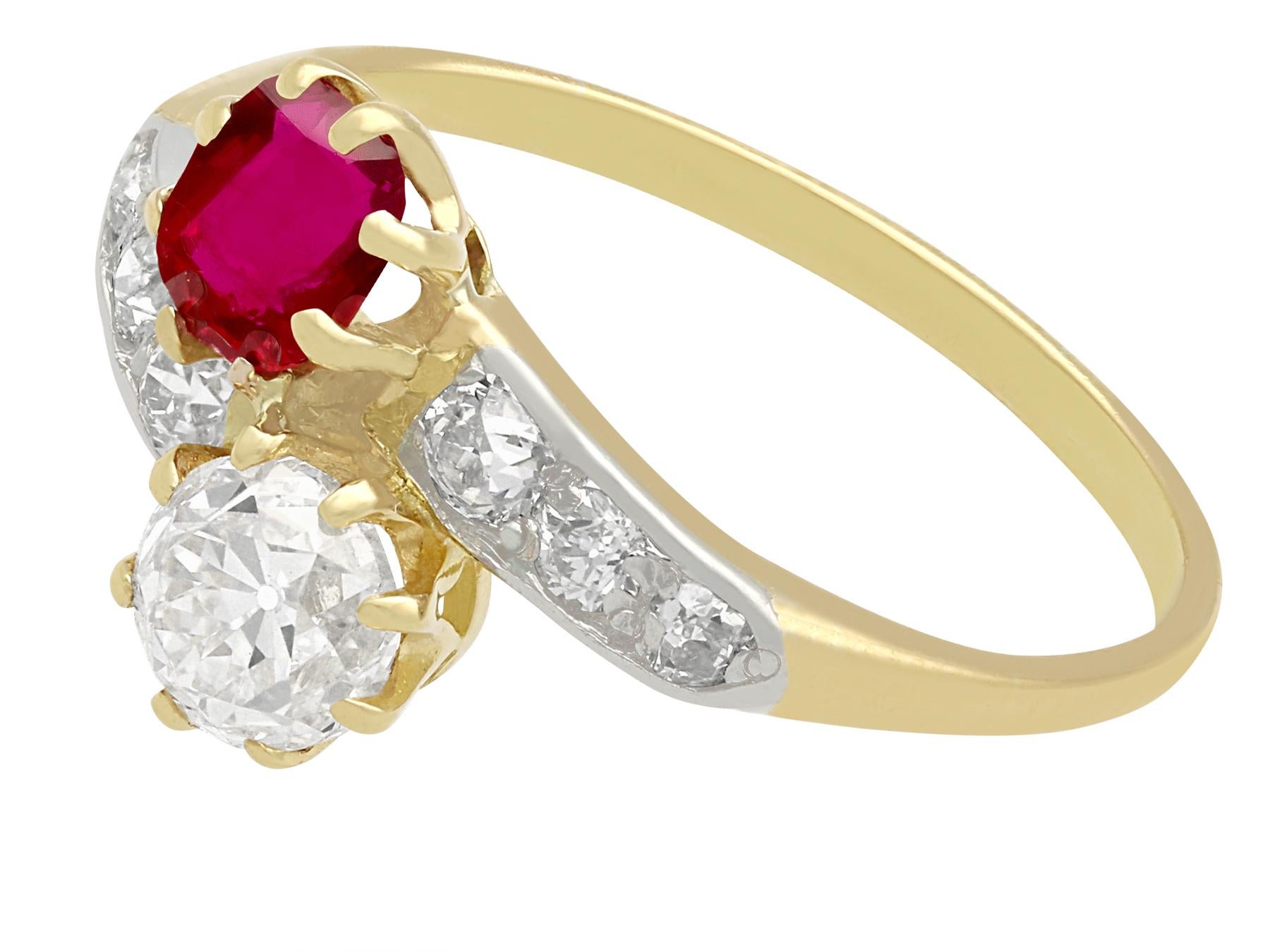 Taille vieille Europe Antiquities 1910s Ruby Diamond Yellow Gold Twist Engagement Ring (Bague de fiançailles torsadée en or jaune avec rubis et diamant) en vente