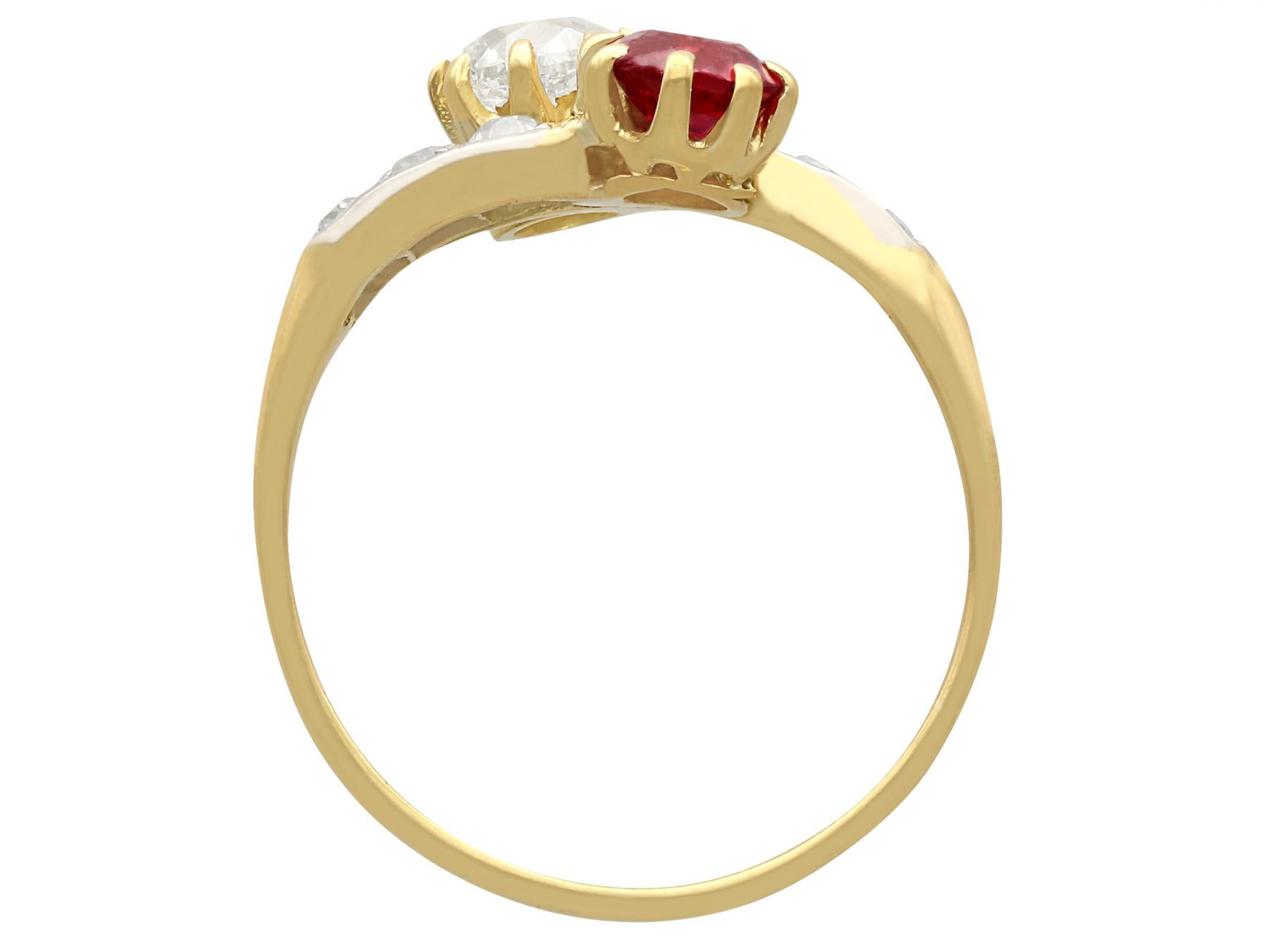 Antiquities 1910s Ruby Diamond Yellow Gold Twist Engagement Ring (Bague de fiançailles torsadée en or jaune avec rubis et diamant) Unisexe en vente