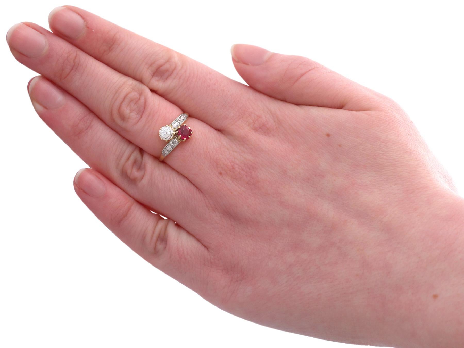 Antiquities 1910s Ruby Diamond Yellow Gold Twist Engagement Ring (Bague de fiançailles torsadée en or jaune avec rubis et diamant) en vente 1