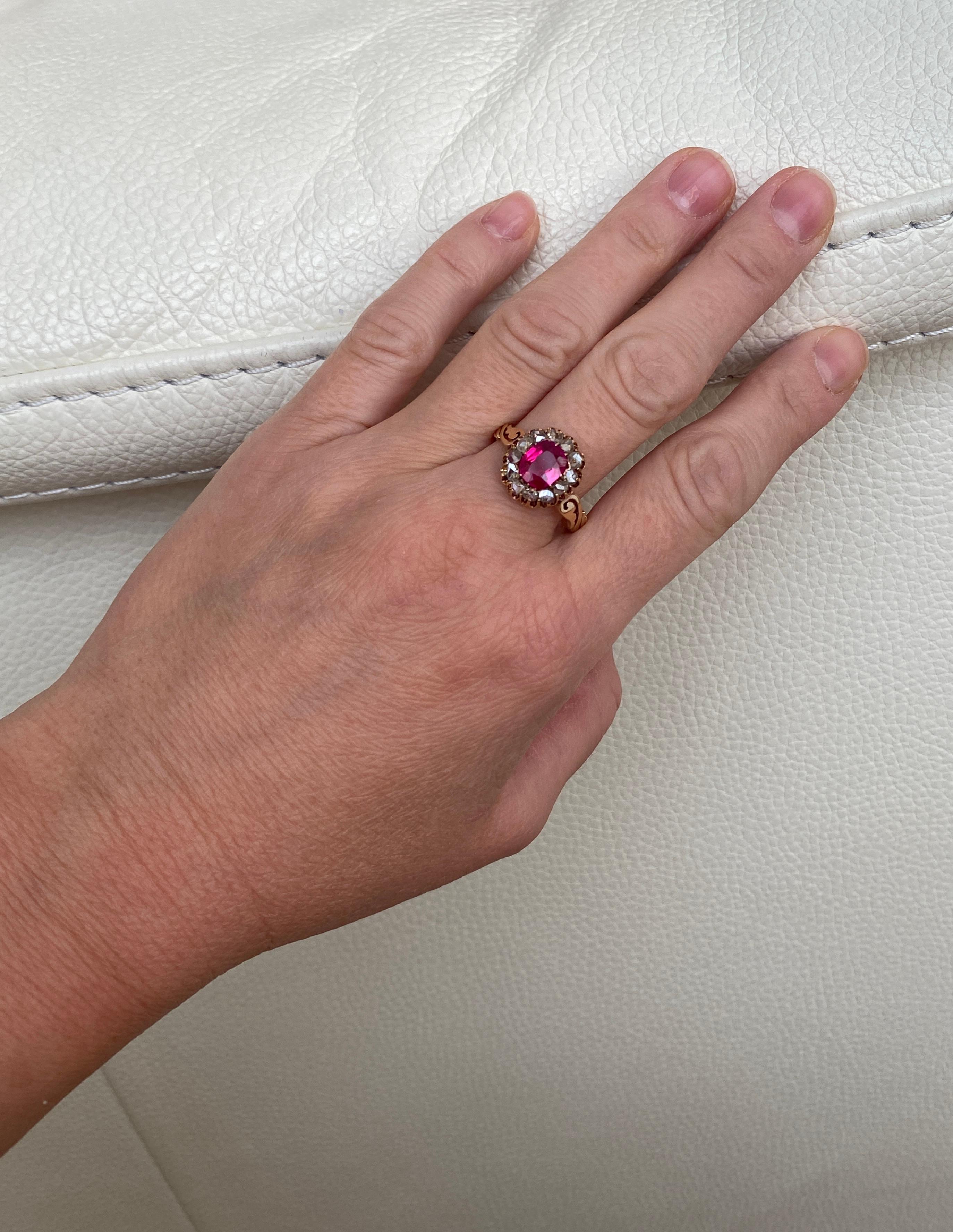 Antico anello russo del 1910 con rubino e diamante Old Mine Cut in vendita 5
