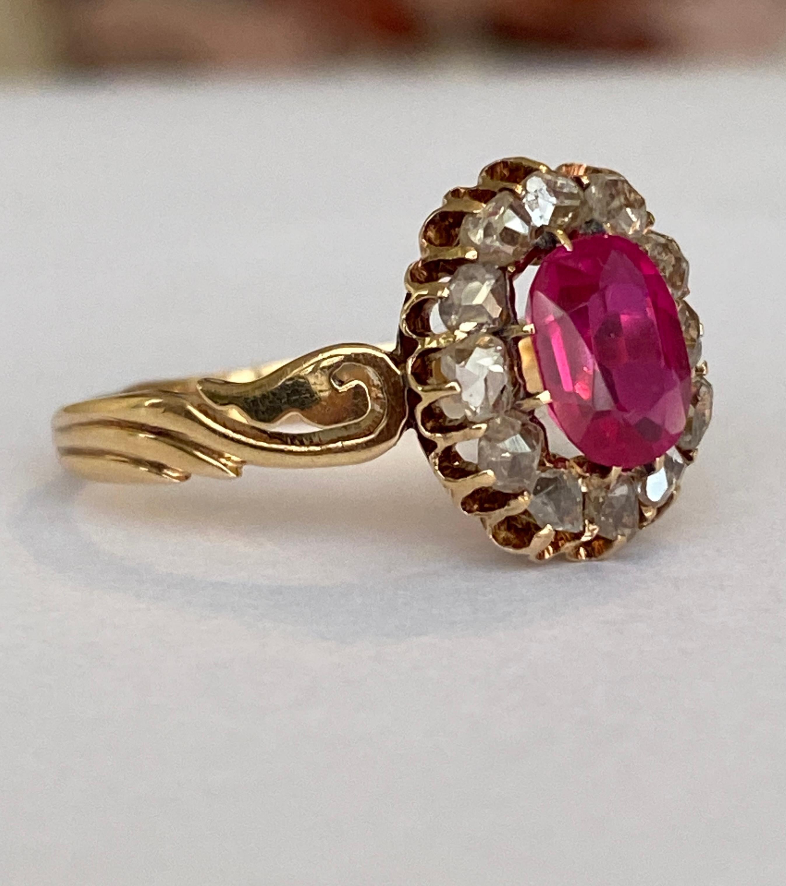 Antico anello russo del 1910 con rubino e diamante Old Mine Cut in vendita 1
