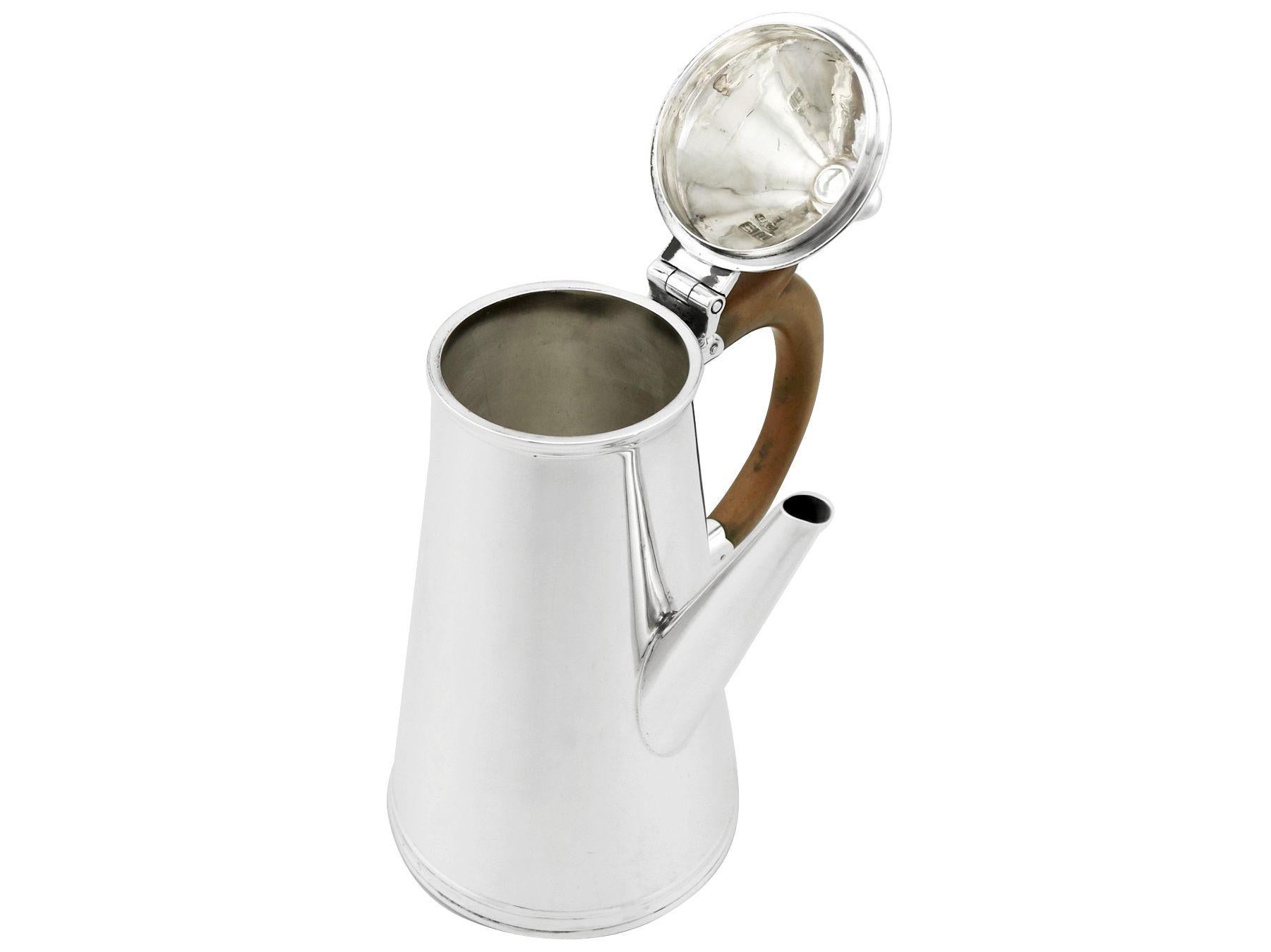 1910er Jahre Crichton Brothers Sterlingsilber-Kaffeekanne (Frühes 20. Jahrhundert) im Angebot