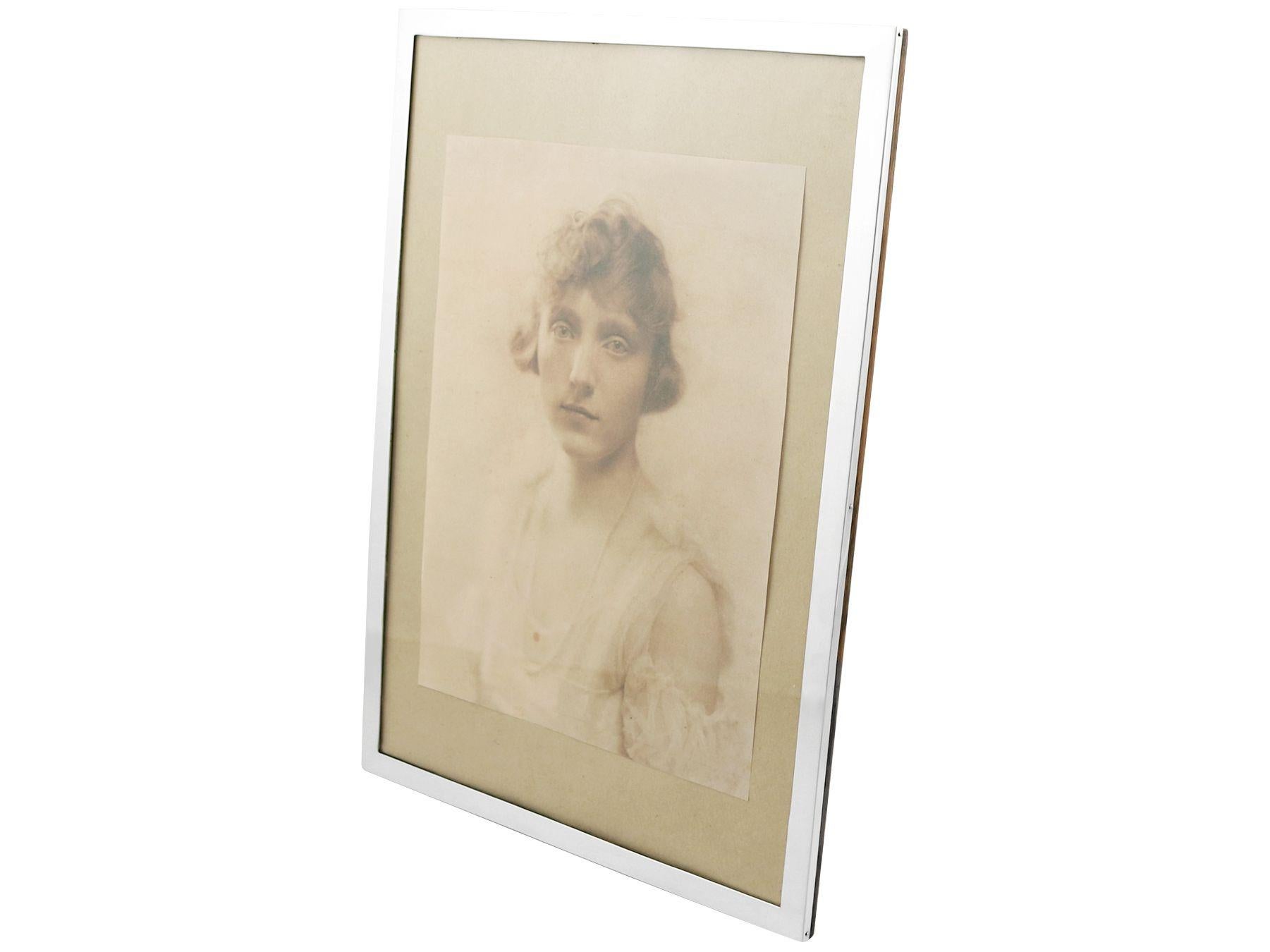English Antique 1910s Sterling Silver Photograph Frame For Sale