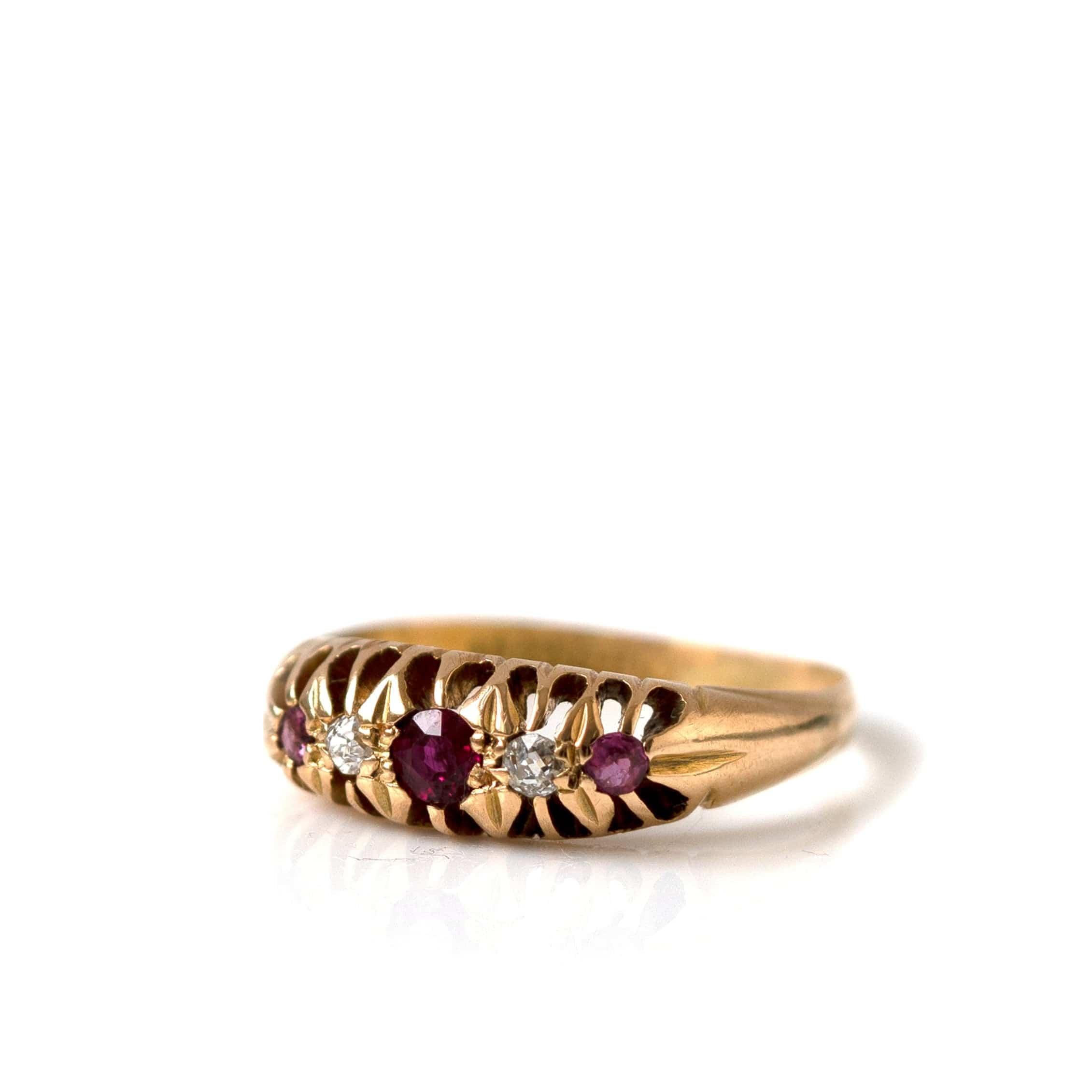 Antiker 1911 Rubin-Diamant-Ring aus 18 Karat Gold Damen im Angebot