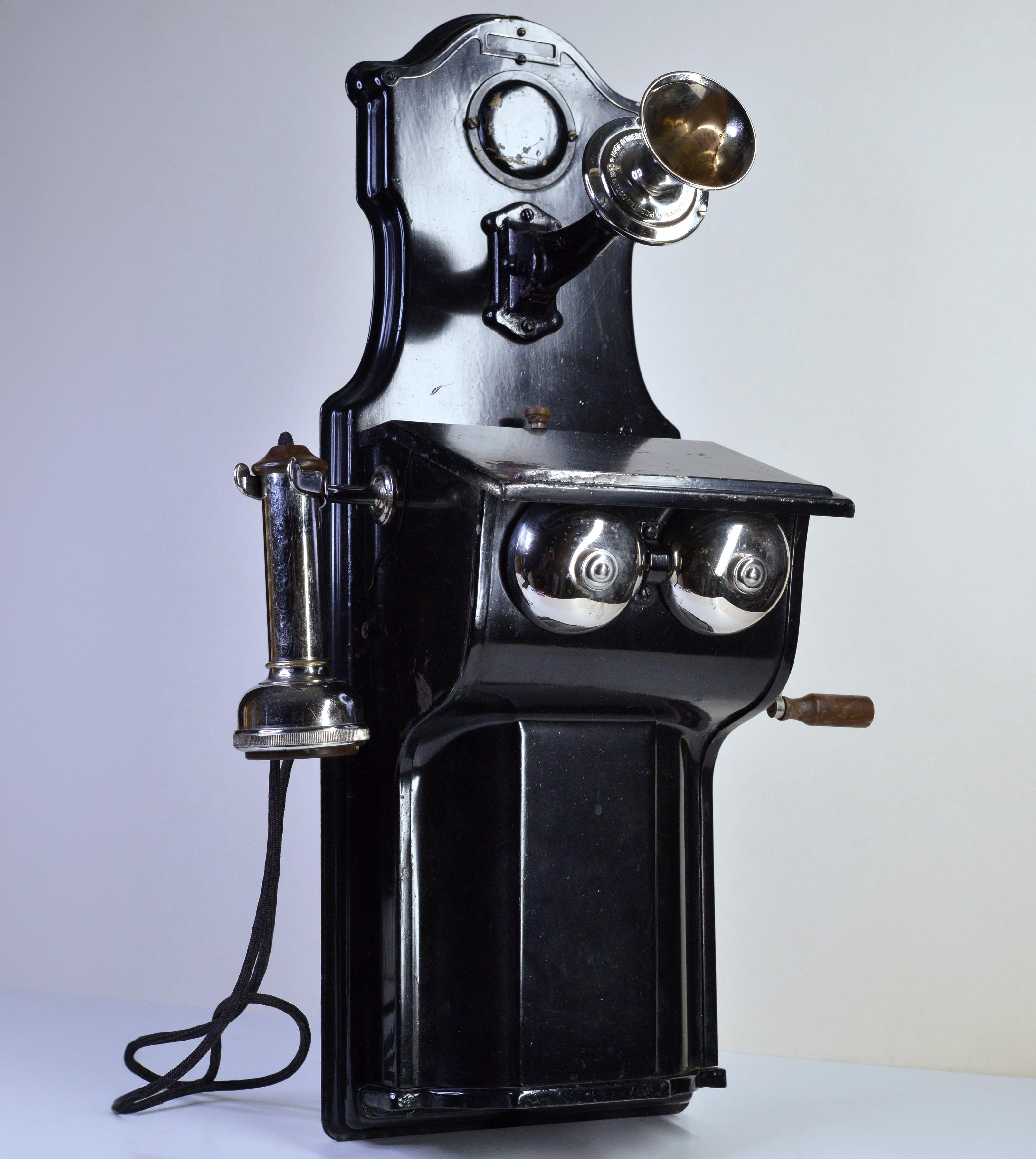 Svedese Antico telefono ferroviario del 1912 con asta lunga e magnete a manovella di I.L.A. Ericsson