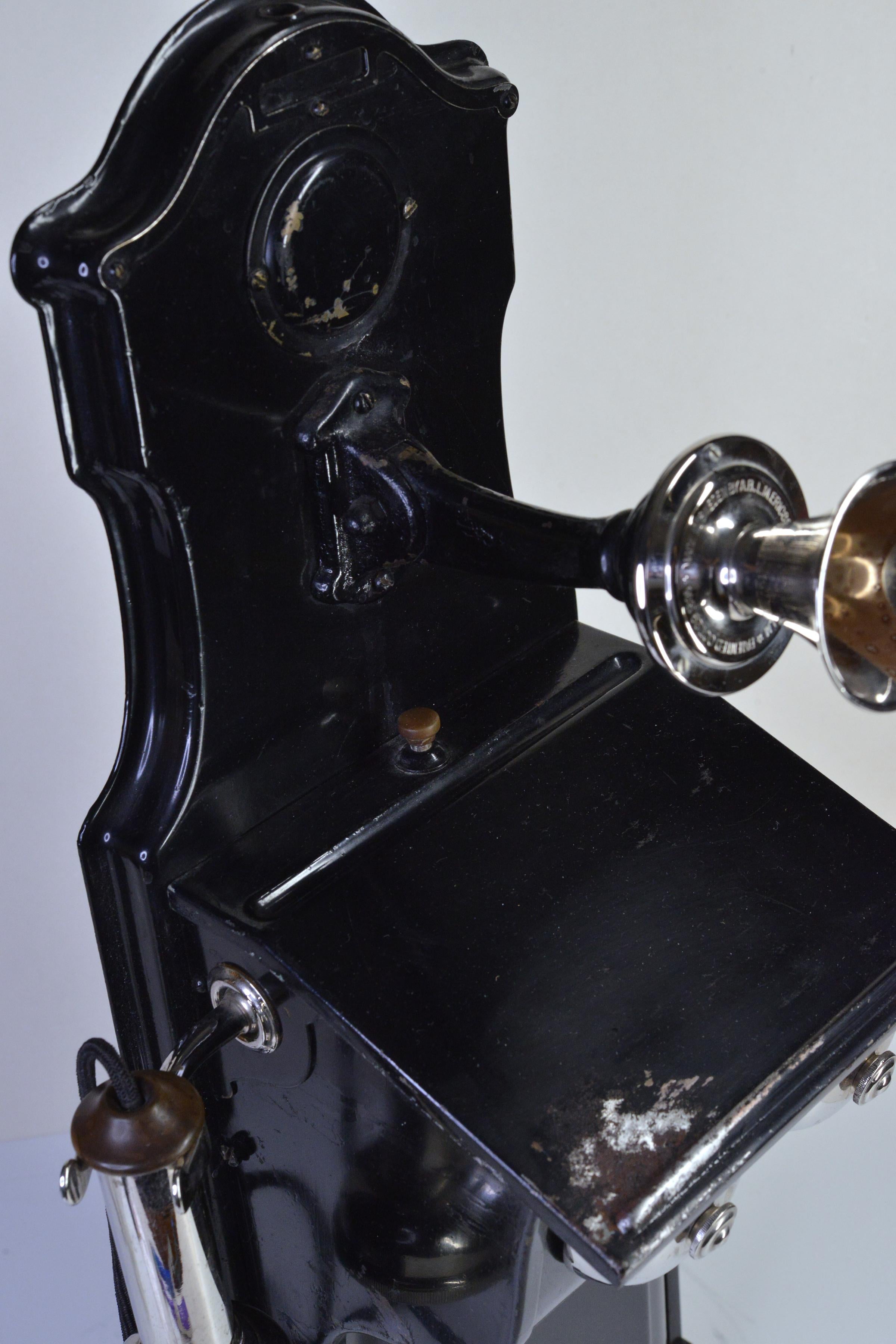 Fatto a mano Antico telefono ferroviario del 1912 con asta lunga e magnete a manovella di I.L.A. Ericsson