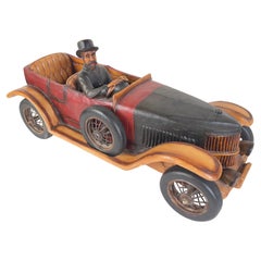 Modelo Antiguo de 1913 Coche de Turismo y Conductor de Madera Pintado a Mano  Escultura