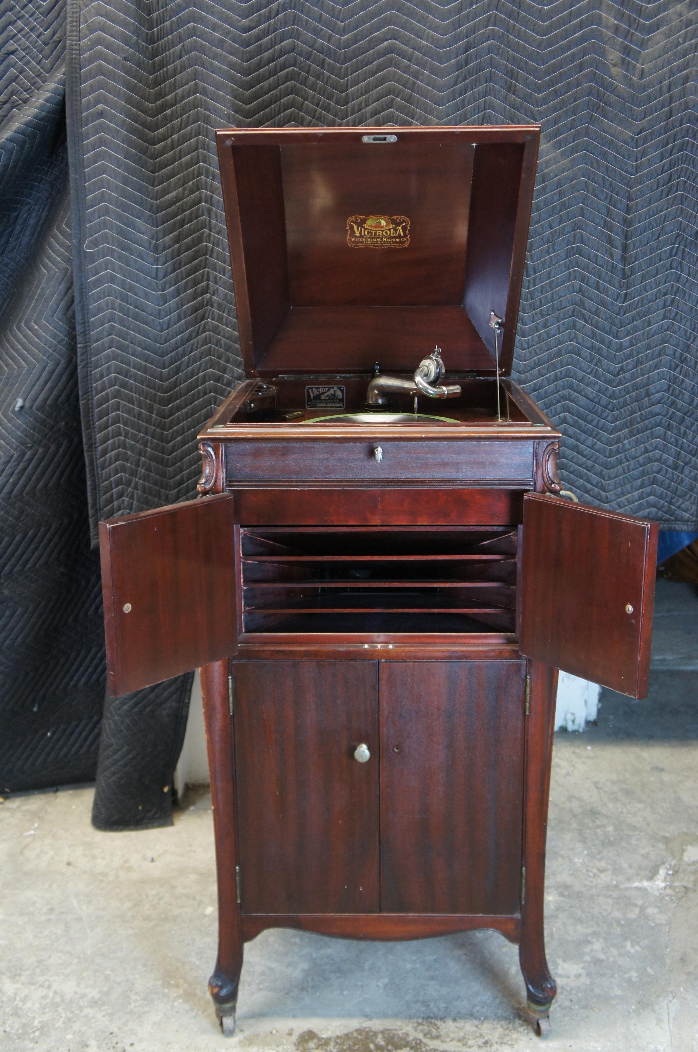 Antique 1913 Victor Victrola Phonograph Machine Queen Anne Mahogany VV-XIV In Good Condition In Dayton, OH
