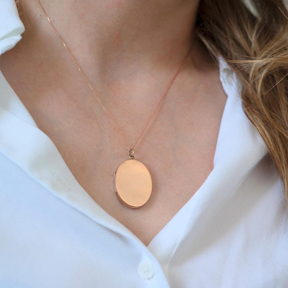 A timeless and sentimental piece, this antique locket dates to 1914 and is crafted in solid 9ct rose gold. The design is classic and understated, with a flat front and back that give the locket a sleek, refined silhouette. Its smooth, polished