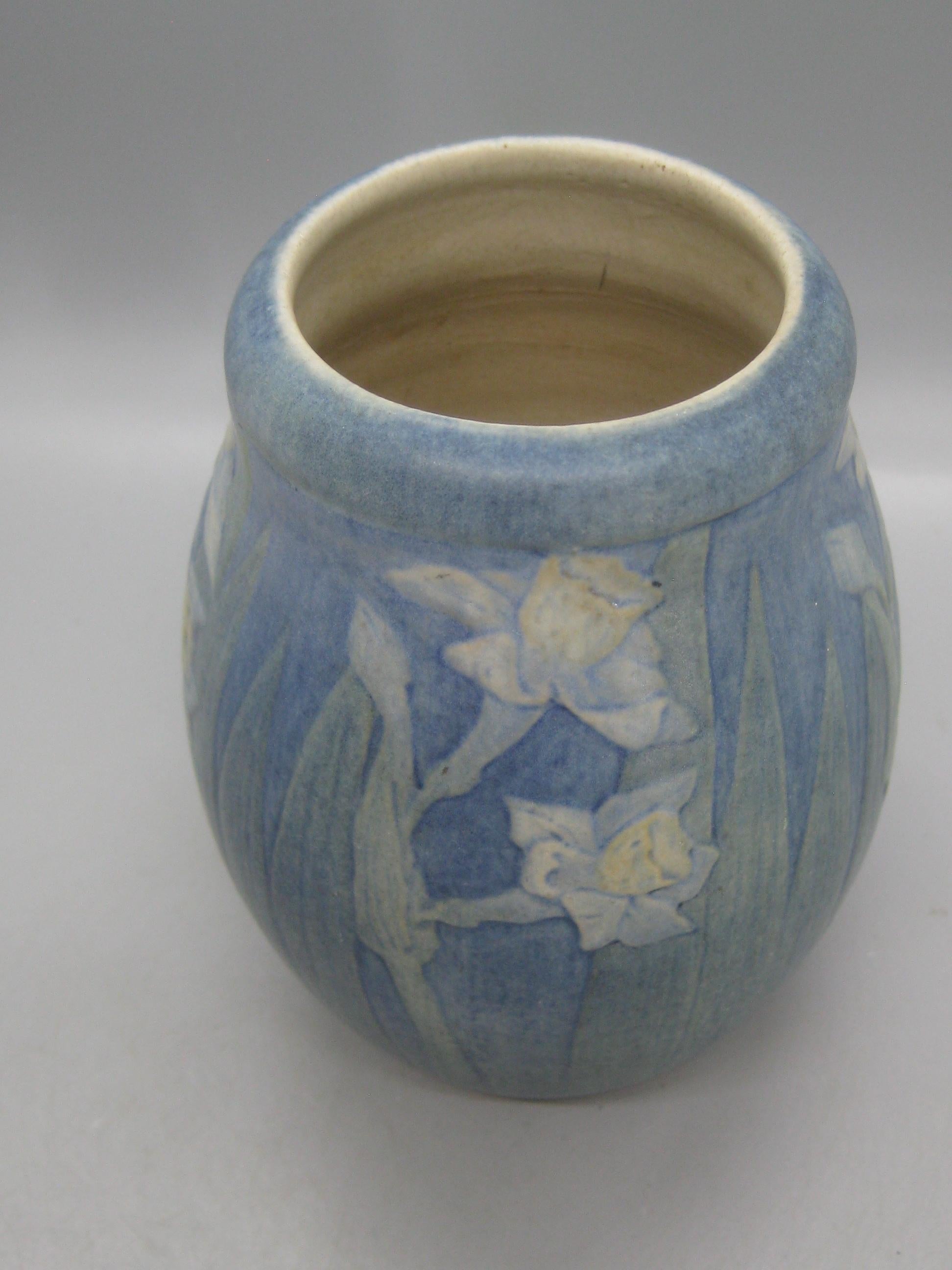 Hand-Crafted Antique 1914 Arts & Crafts Newcomb College Art Pottery Daffodils Vase