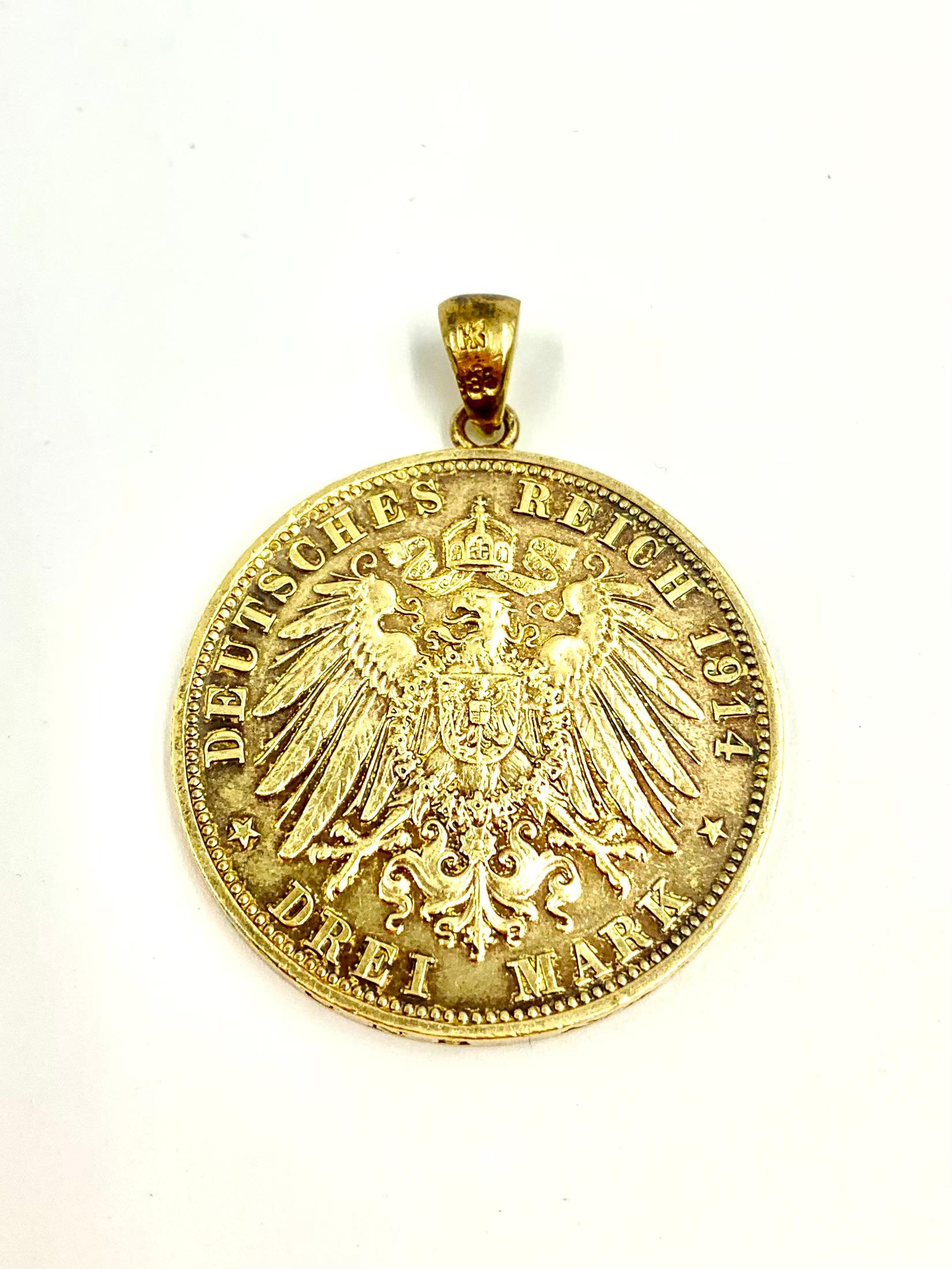 Antique 1914 Double Headed Eagle Ludwig III Konig 14K and Vermeil Coin Pendant In Good Condition For Sale In New York, NY