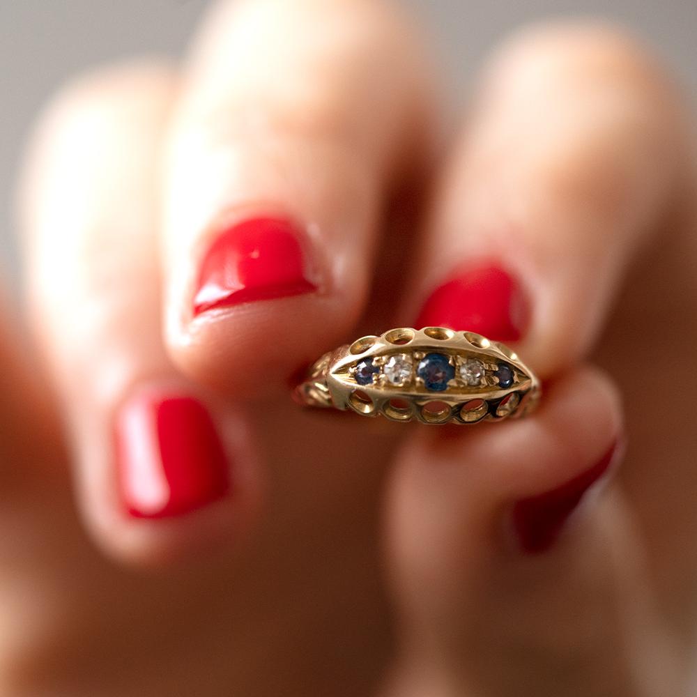 Antiker 1914 Saphir-Diamant-Ring aus 18 Karat Gold  (Alteuropäischer Schliff) im Angebot