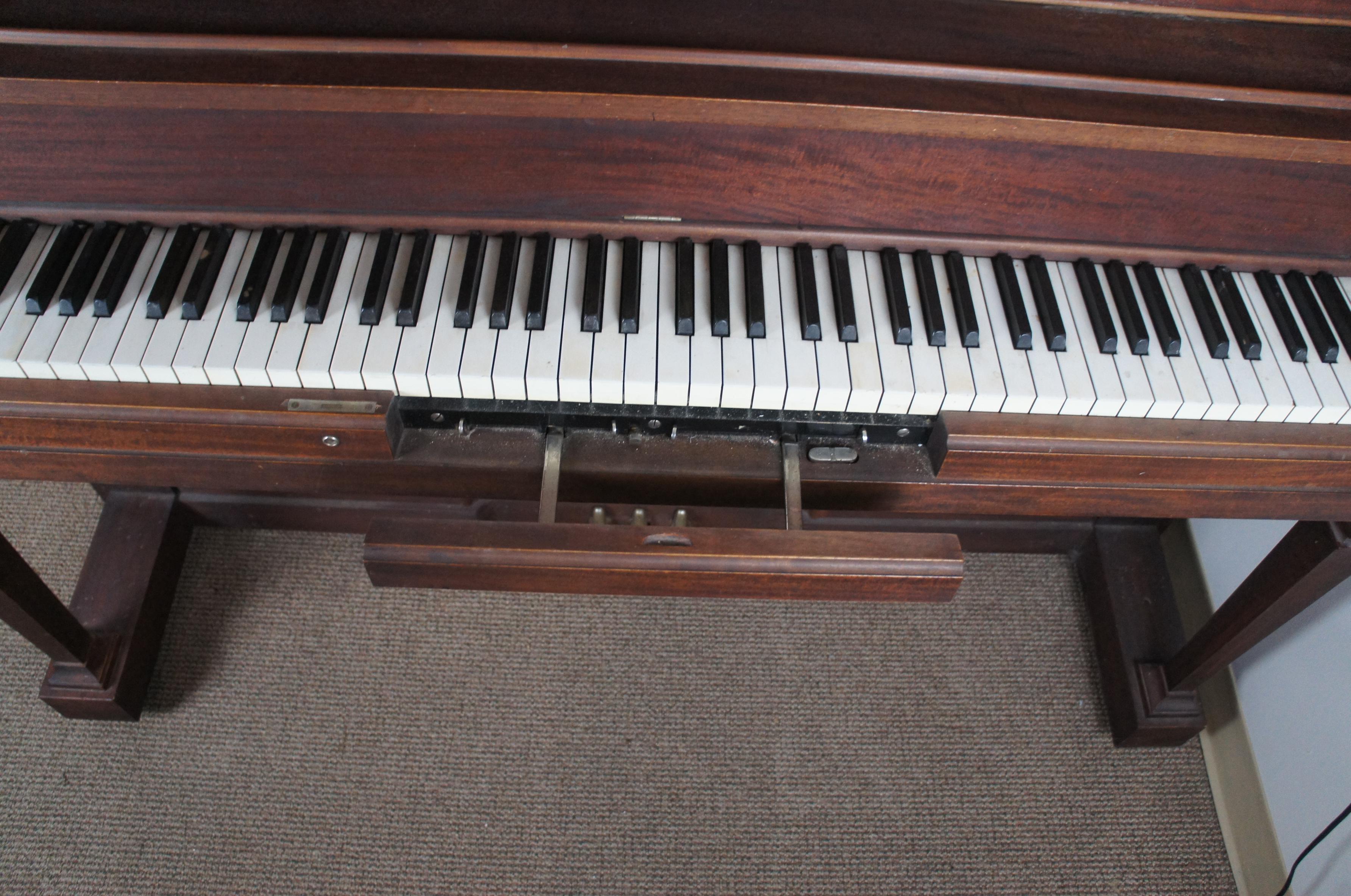 Edwardian Antique 1915 Mahogany Chicago Cable Company Carolina Inner Player Upright Piano  For Sale