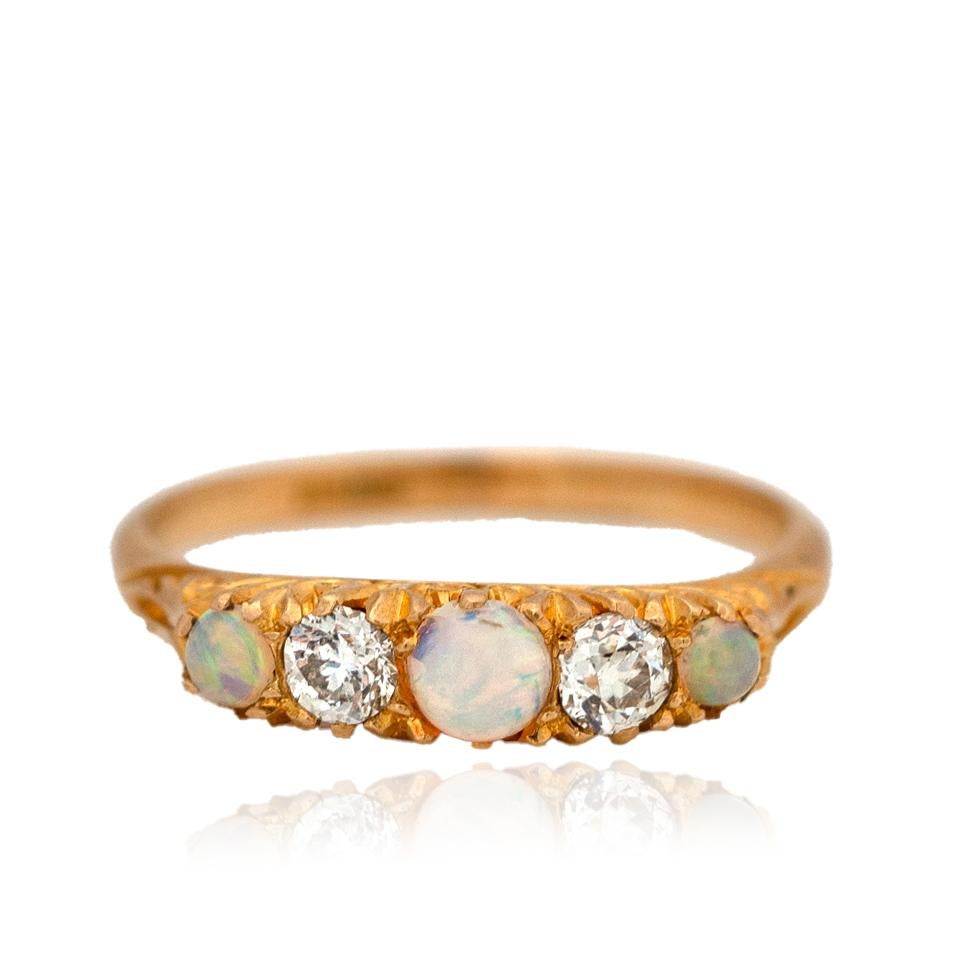 Edoardiano Anello antico in oro 18ct con opale e diamanti del 1915 in vendita