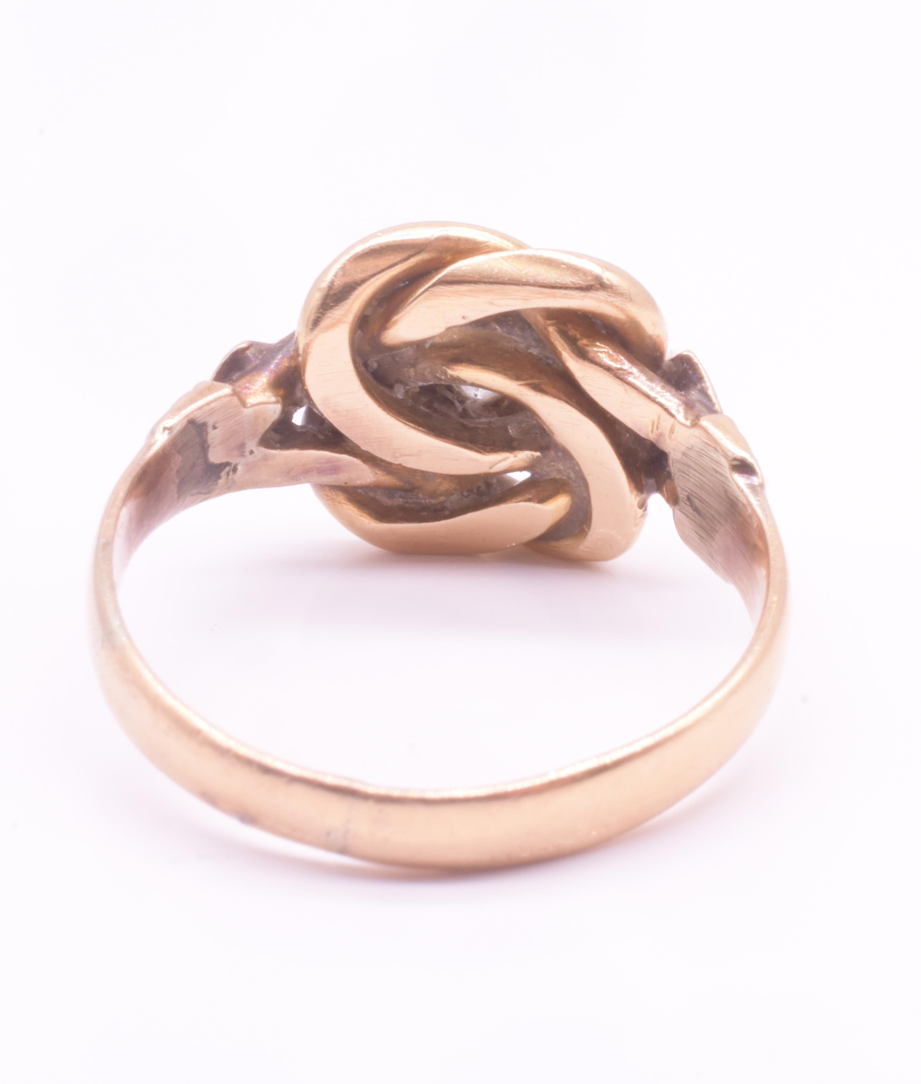 Antiker 1917 18K Lover's Knot Ring mit Diamanten im Zustand „Gut“ im Angebot in Baltimore, MD
