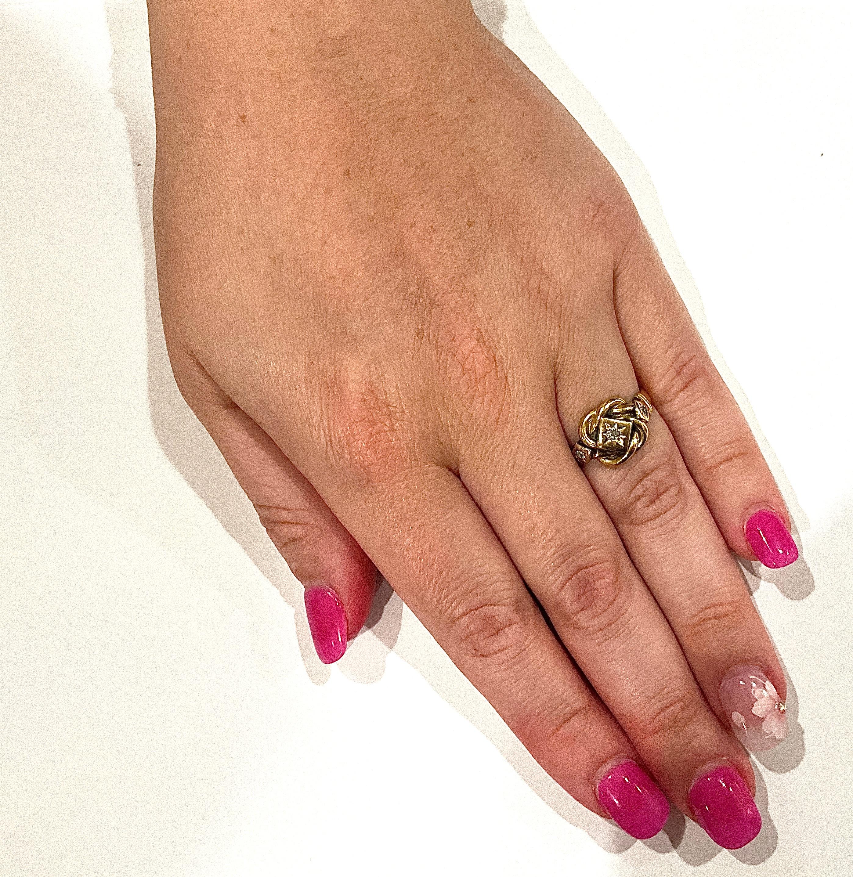Antiker 1917 18K Lover's Knot Ring mit Diamanten im Angebot 3