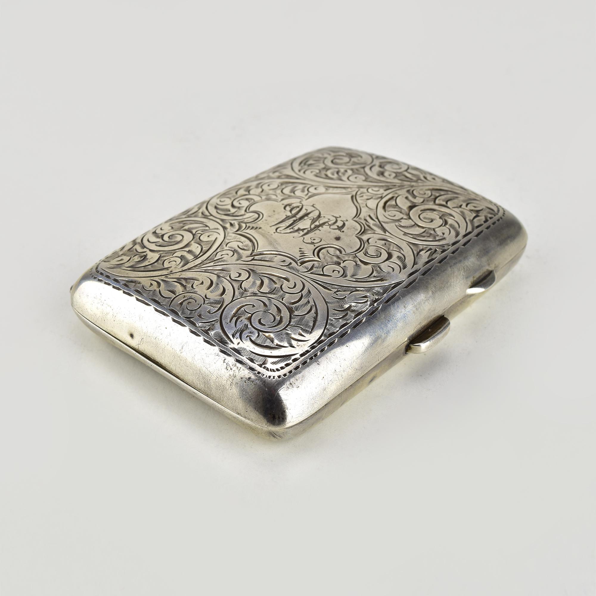 Antique 1917 Joseph Gloster Sterling Silver Cigarette Case, Botanical Scrollwork In Good Condition For Sale In Bad Säckingen, DE