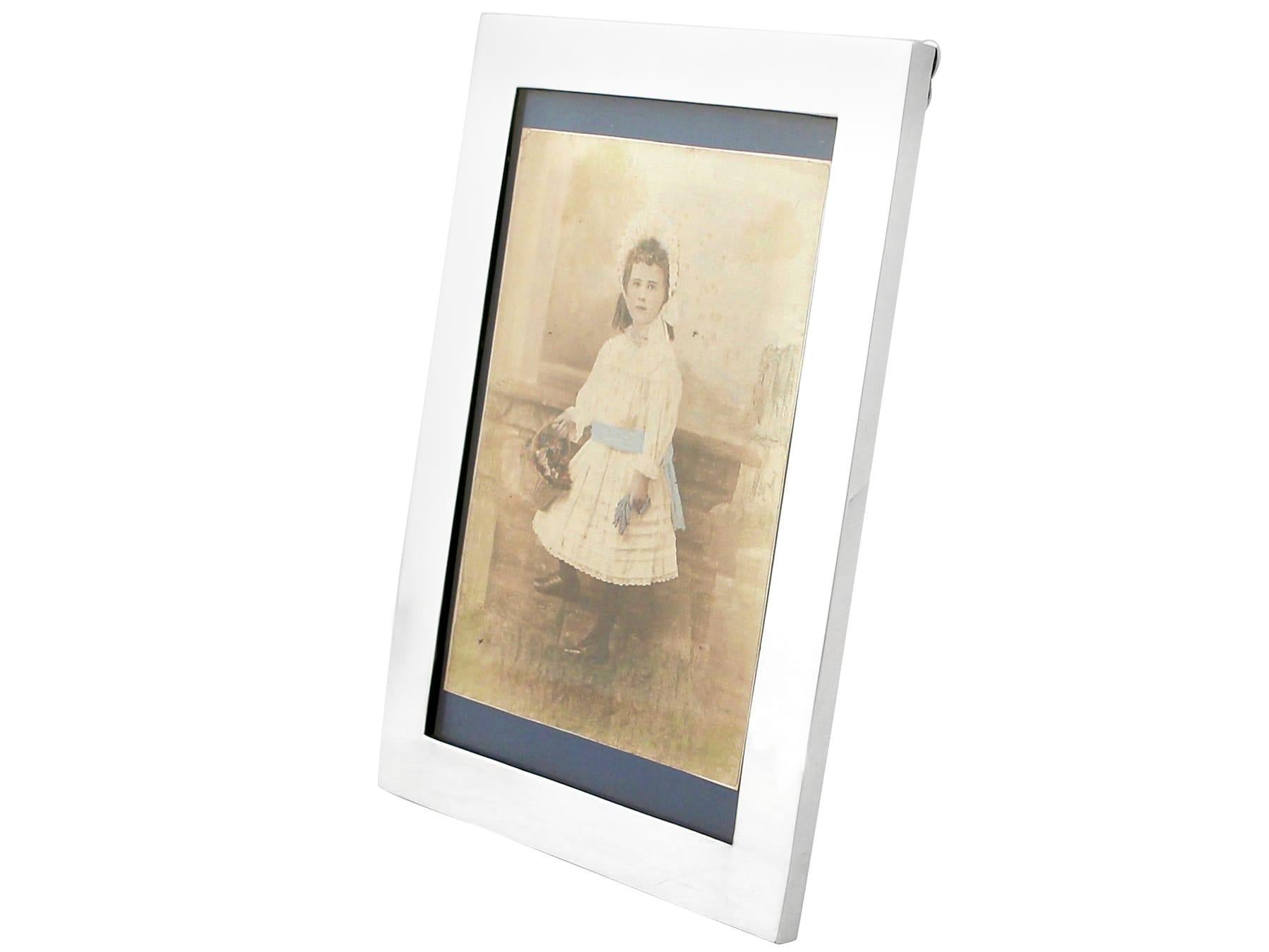 Antique 1918 Sterling Silver Photograph Frame In Excellent Condition For Sale In Jesmond, Newcastle Upon Tyne